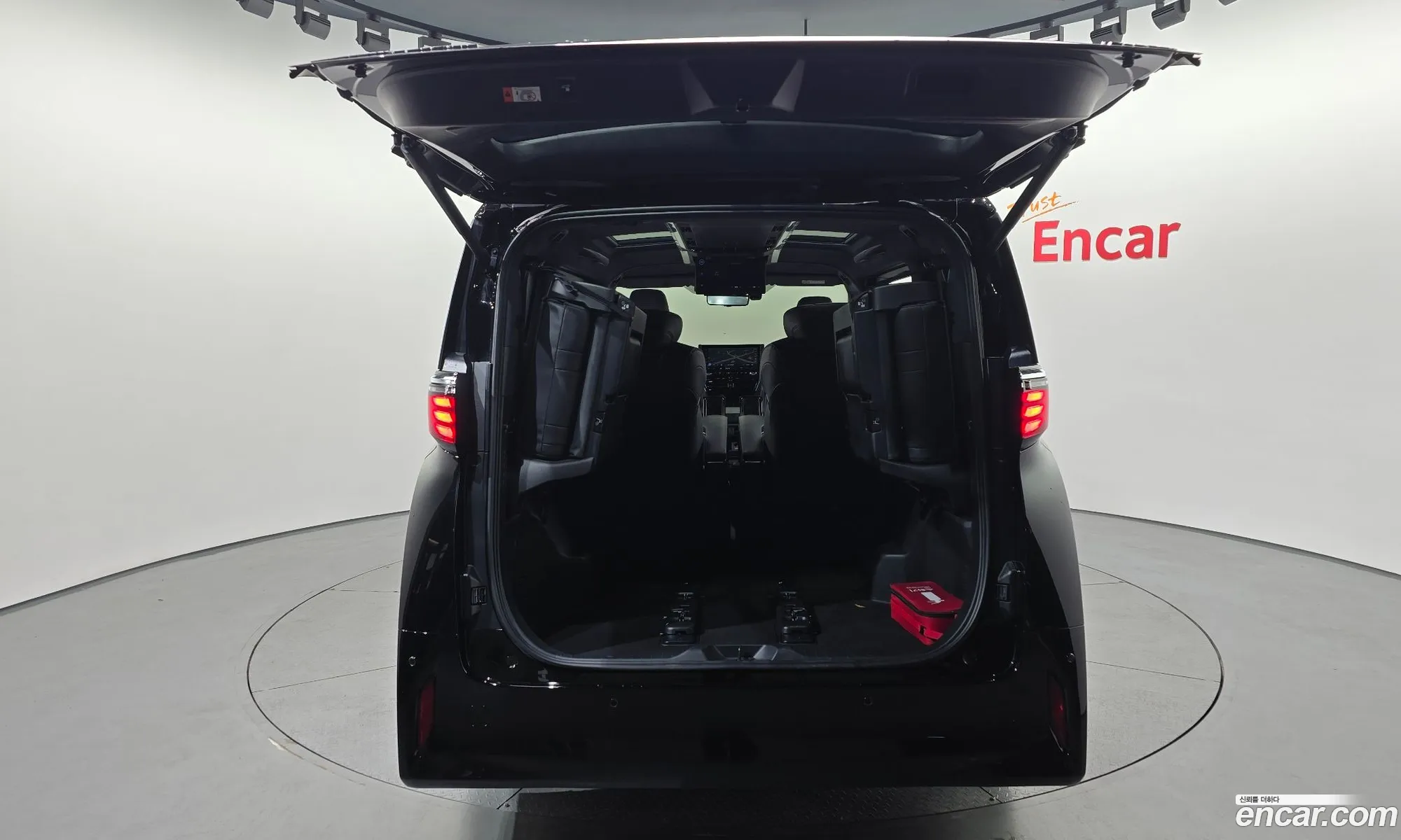 Toyota Alphard 2024 — 12