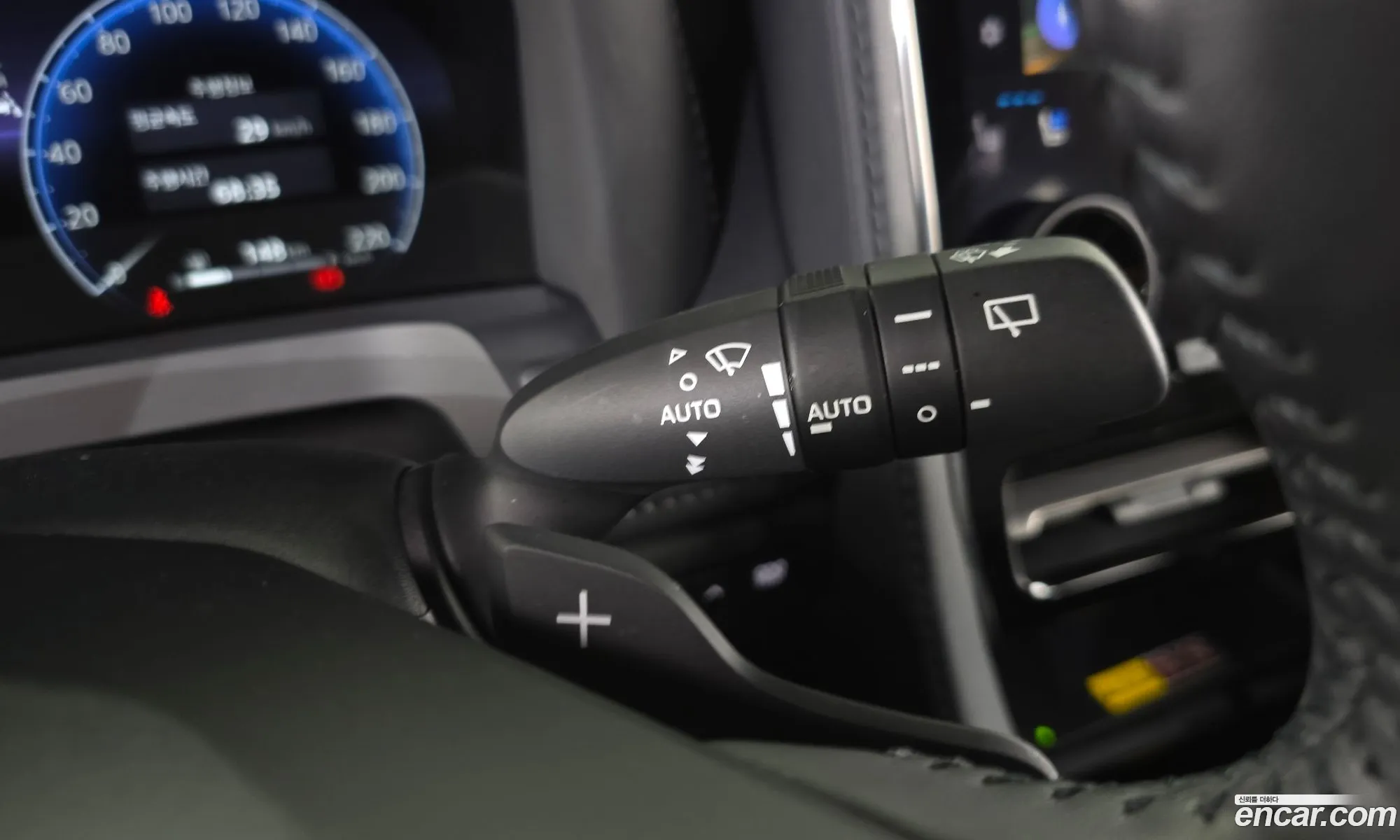 Toyota Alphard 2024 — 26