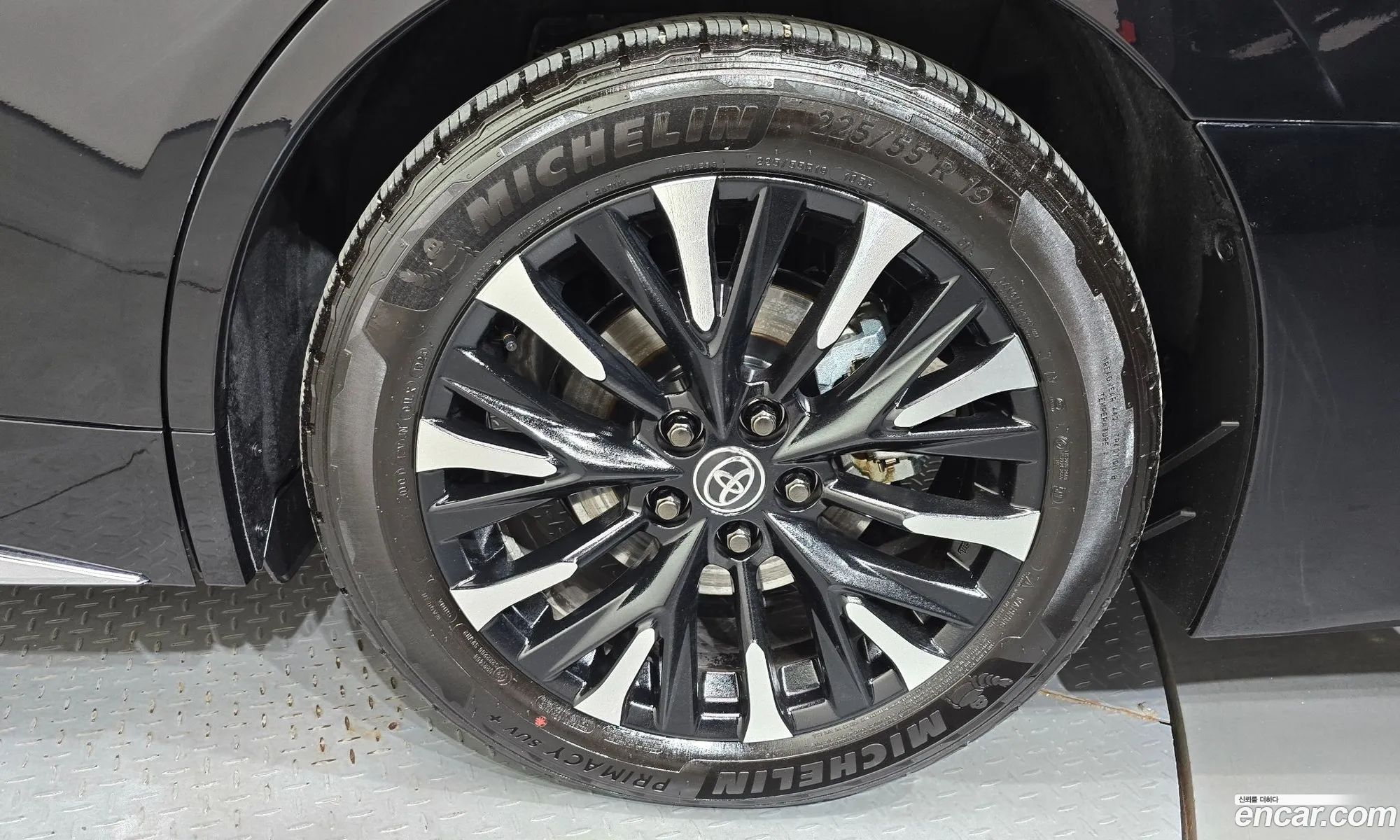 Toyota Alphard 2024 — 28