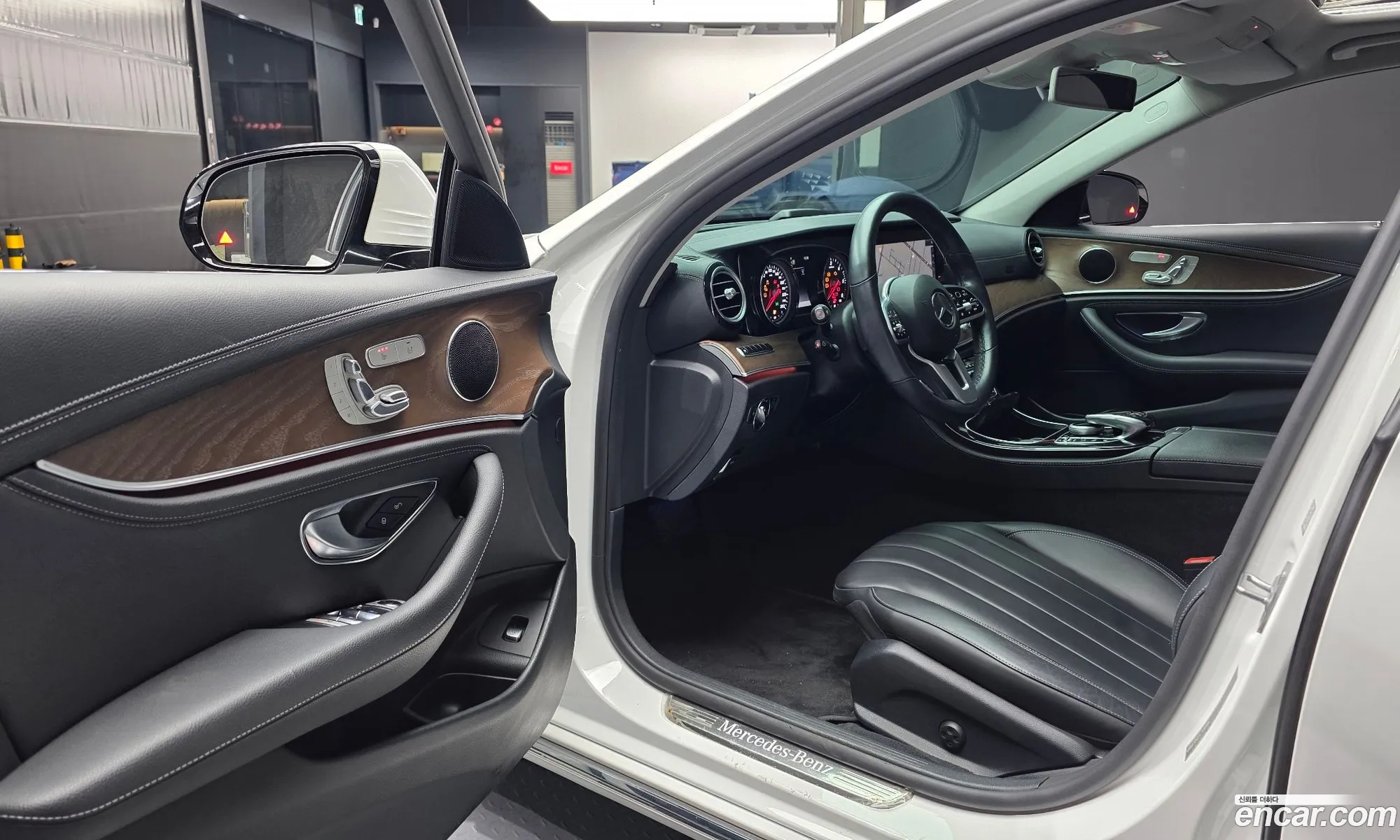 Mercedes-Benz E-Class W213 2019 WDDZF0FB8KA615641 — 24
