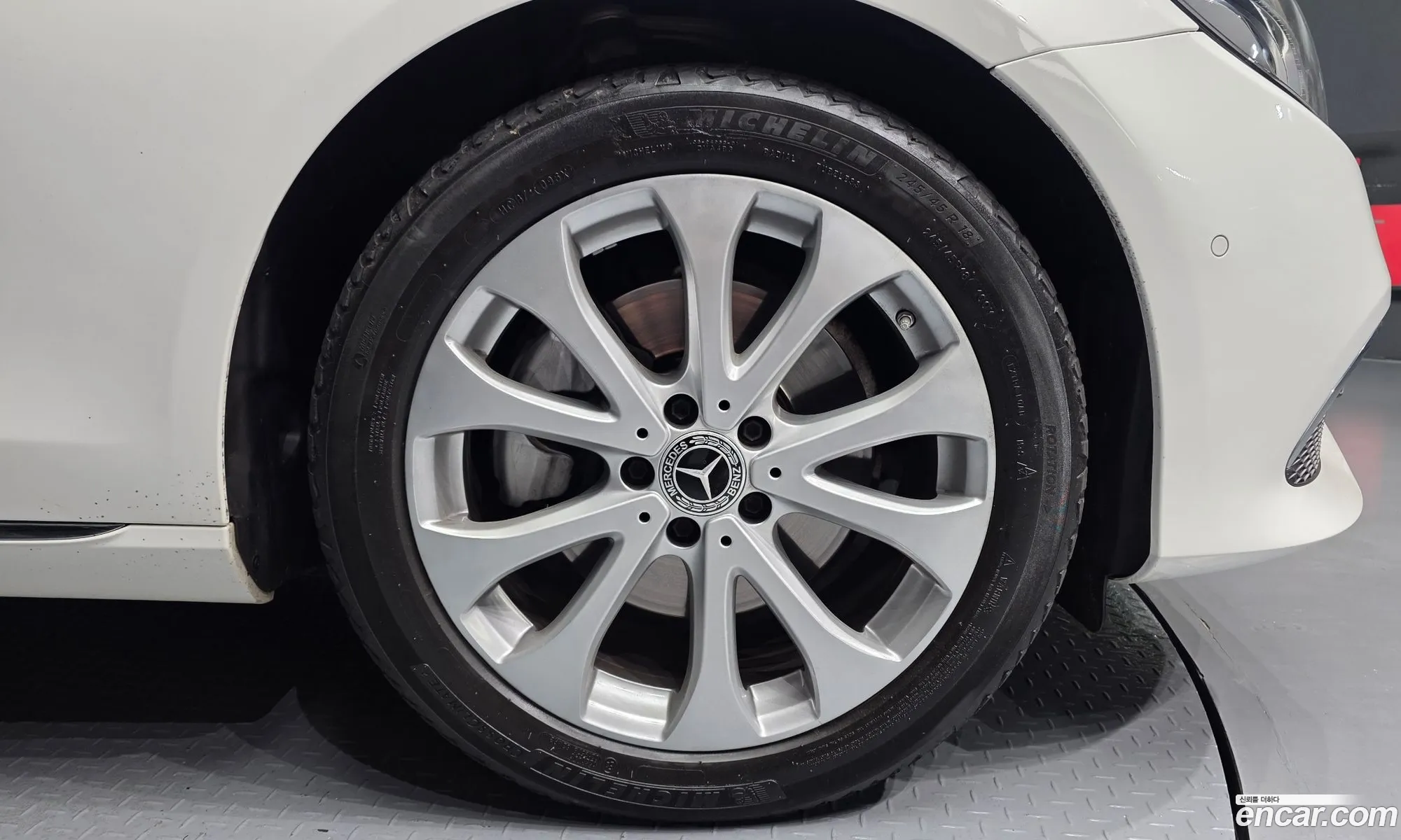 Mercedes-Benz E-Class W213 2019 WDDZF0FB8KA615641 — 4