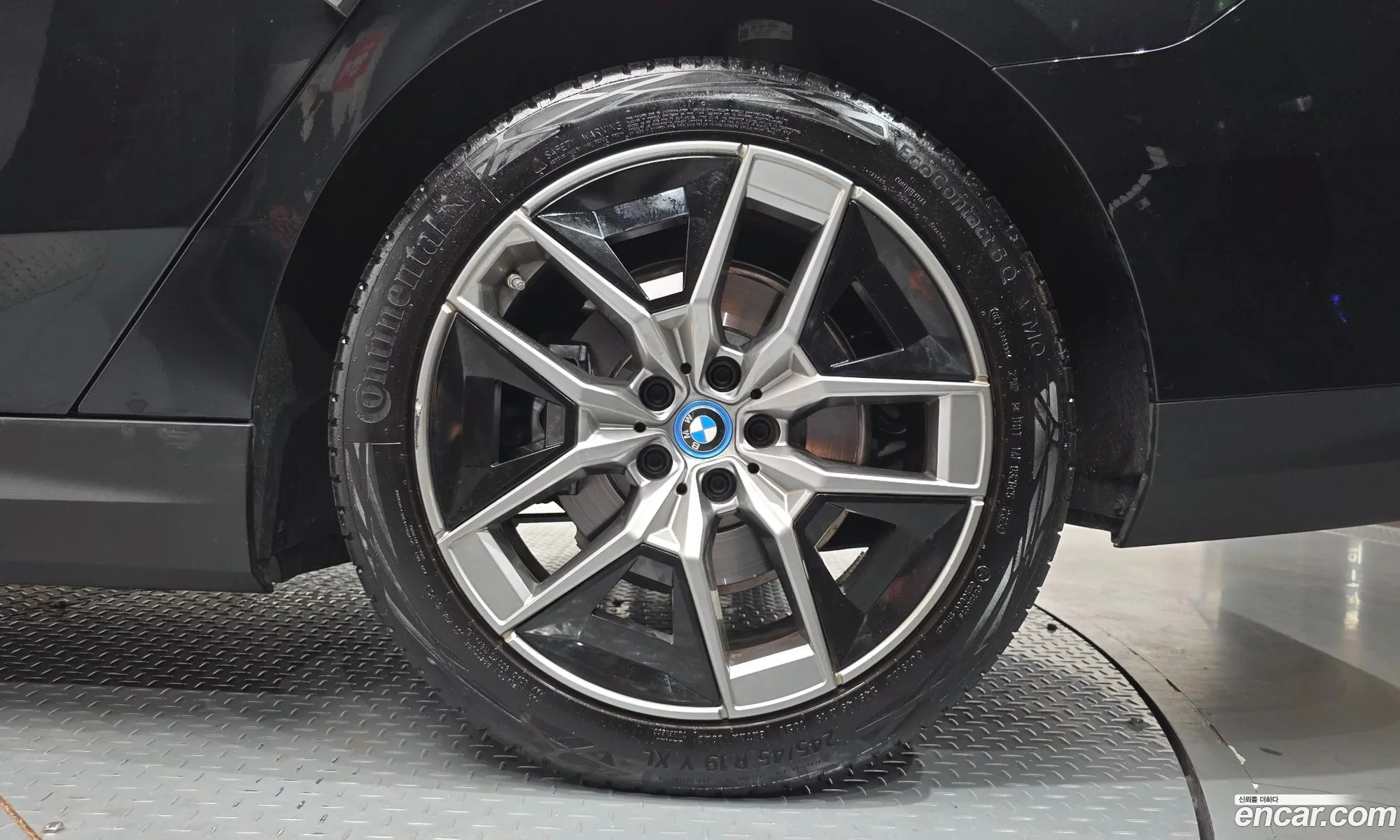BMW 5 Series 2025 WBA71FJ03SCT25706 — 23