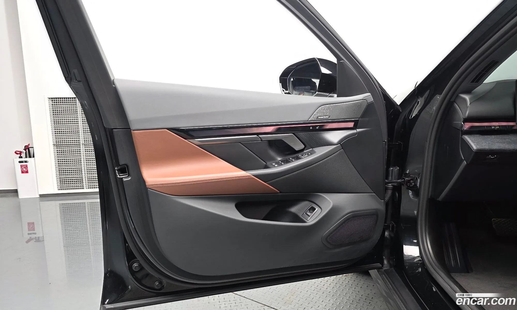 BMW 5 Series 2025 — 18