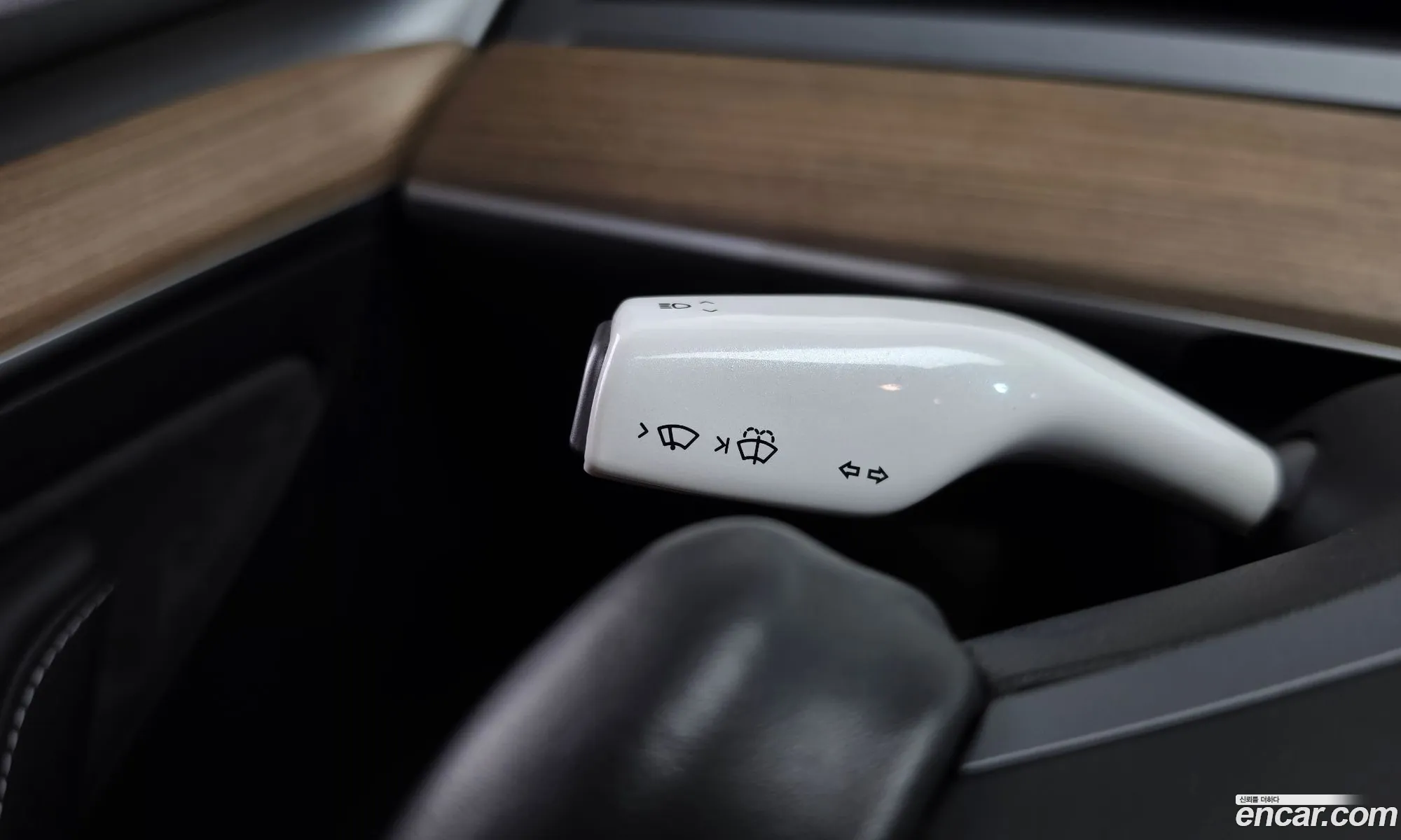 Tesla Model Y 2023 LRWYGCFS5PC103798 — 25