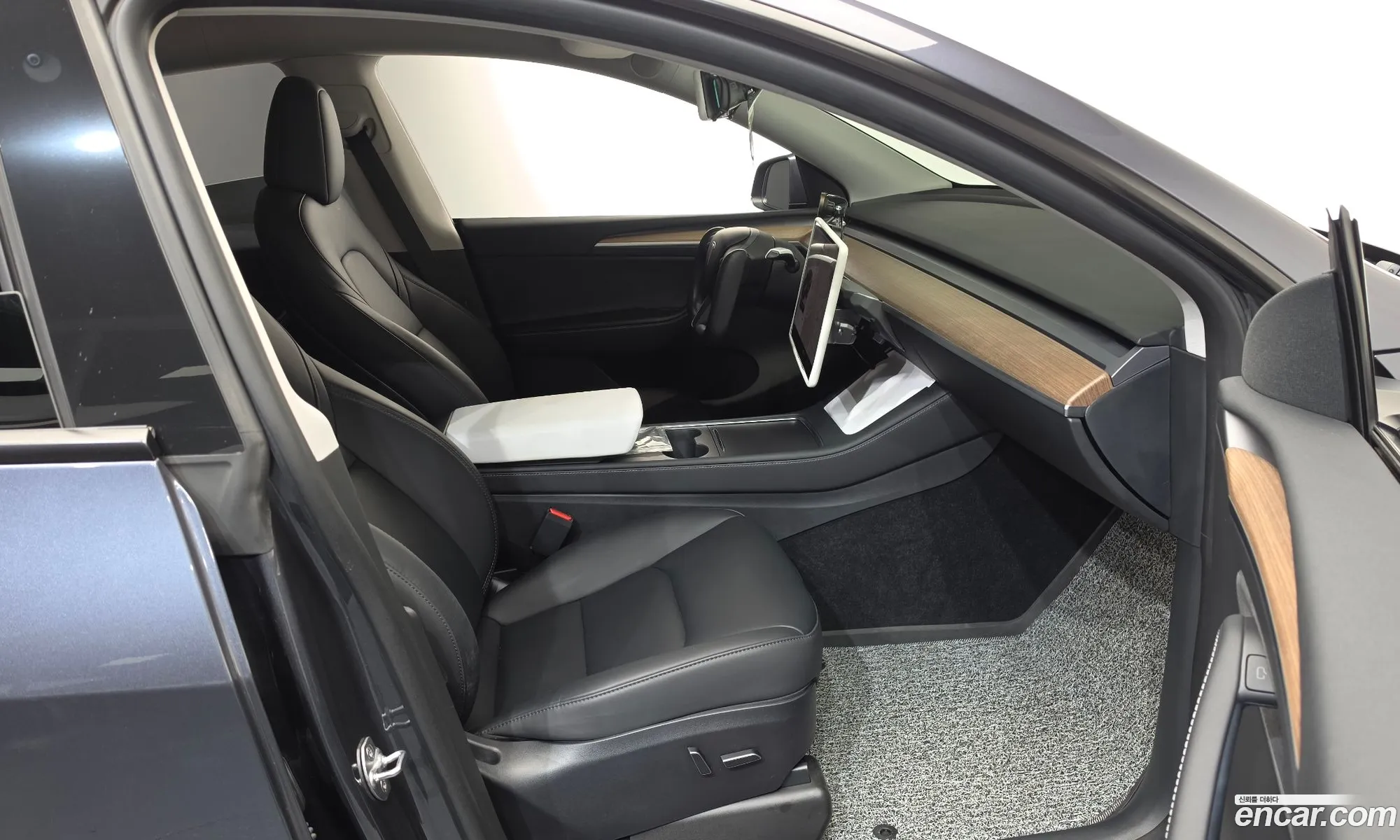 Tesla Model Y 2023 LRWYGCFS5PC103798 — 35