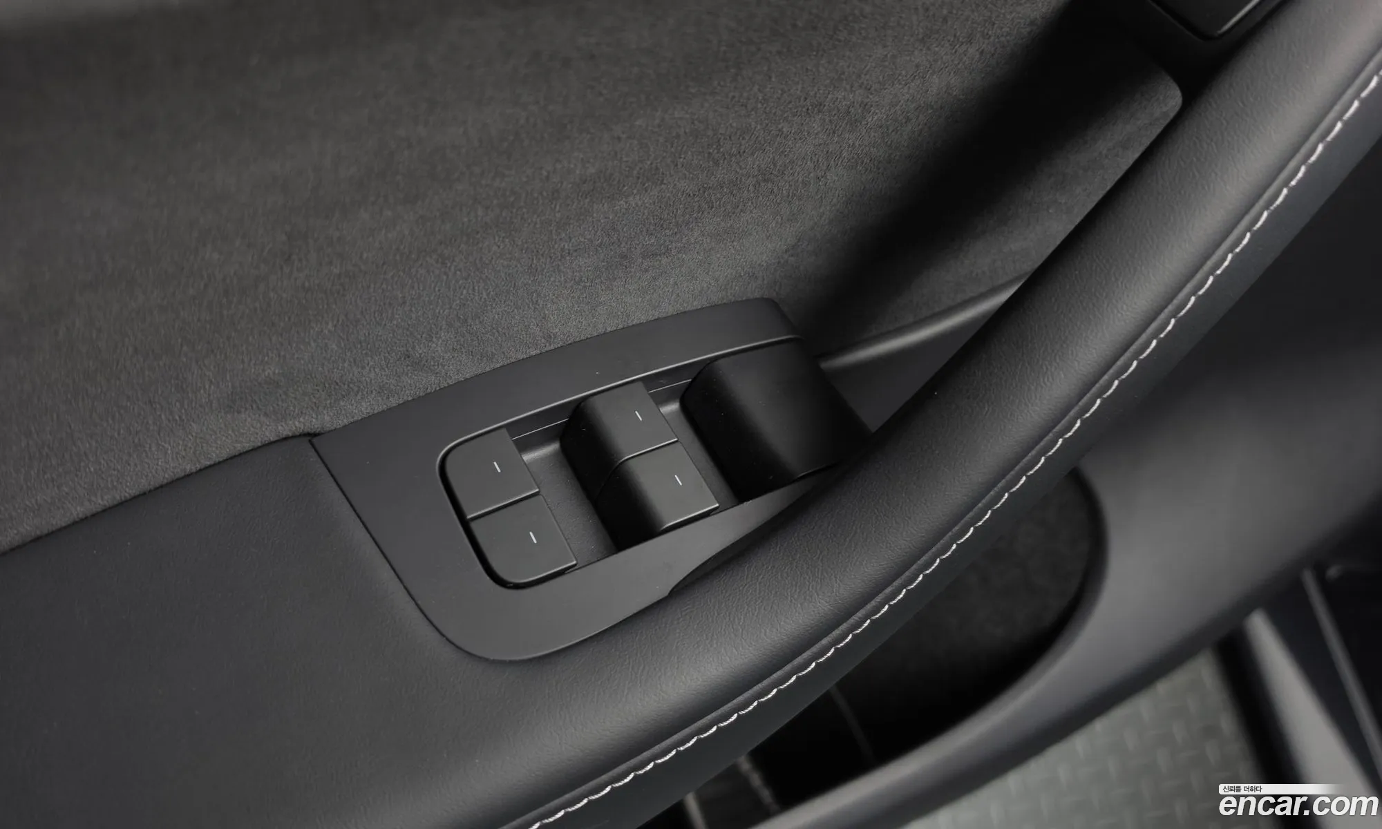 Tesla Model Y 2023 LRWYGCFS5PC103798 — 24