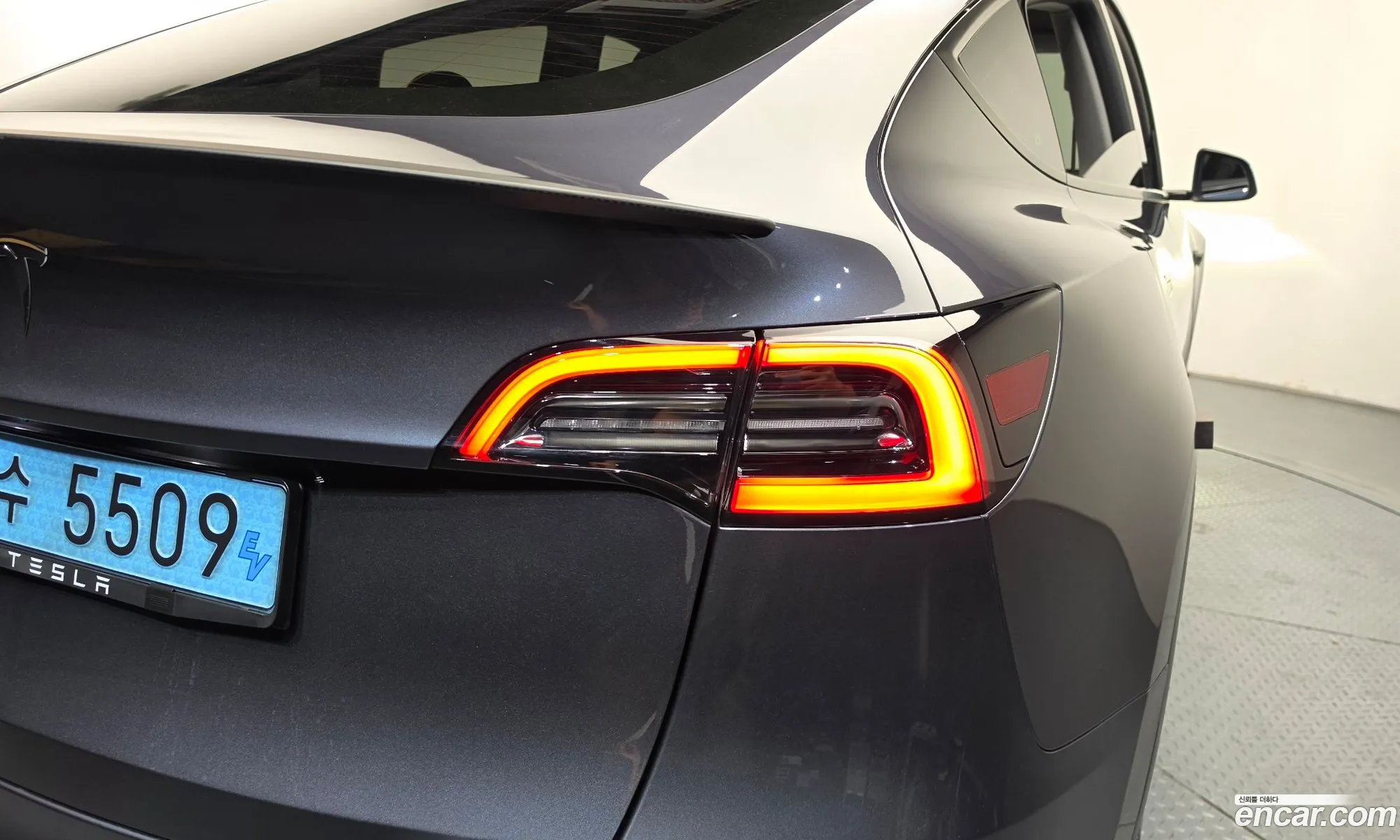 Tesla Model Y 2023 LRWYGCFS5PC103798 — 32