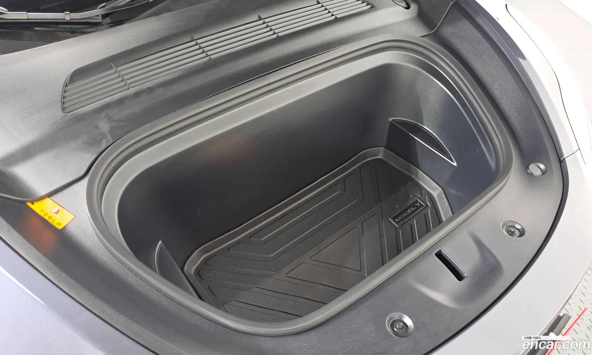 Tesla Model Y 2023 LRWYGCFS5PC103798 — 19