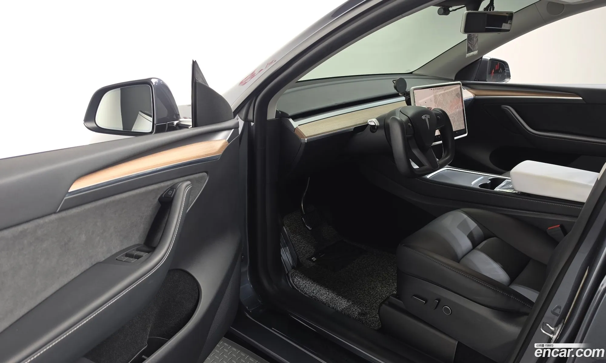 Tesla Model Y 2023 LRWYGCFS5PC103798 — 14