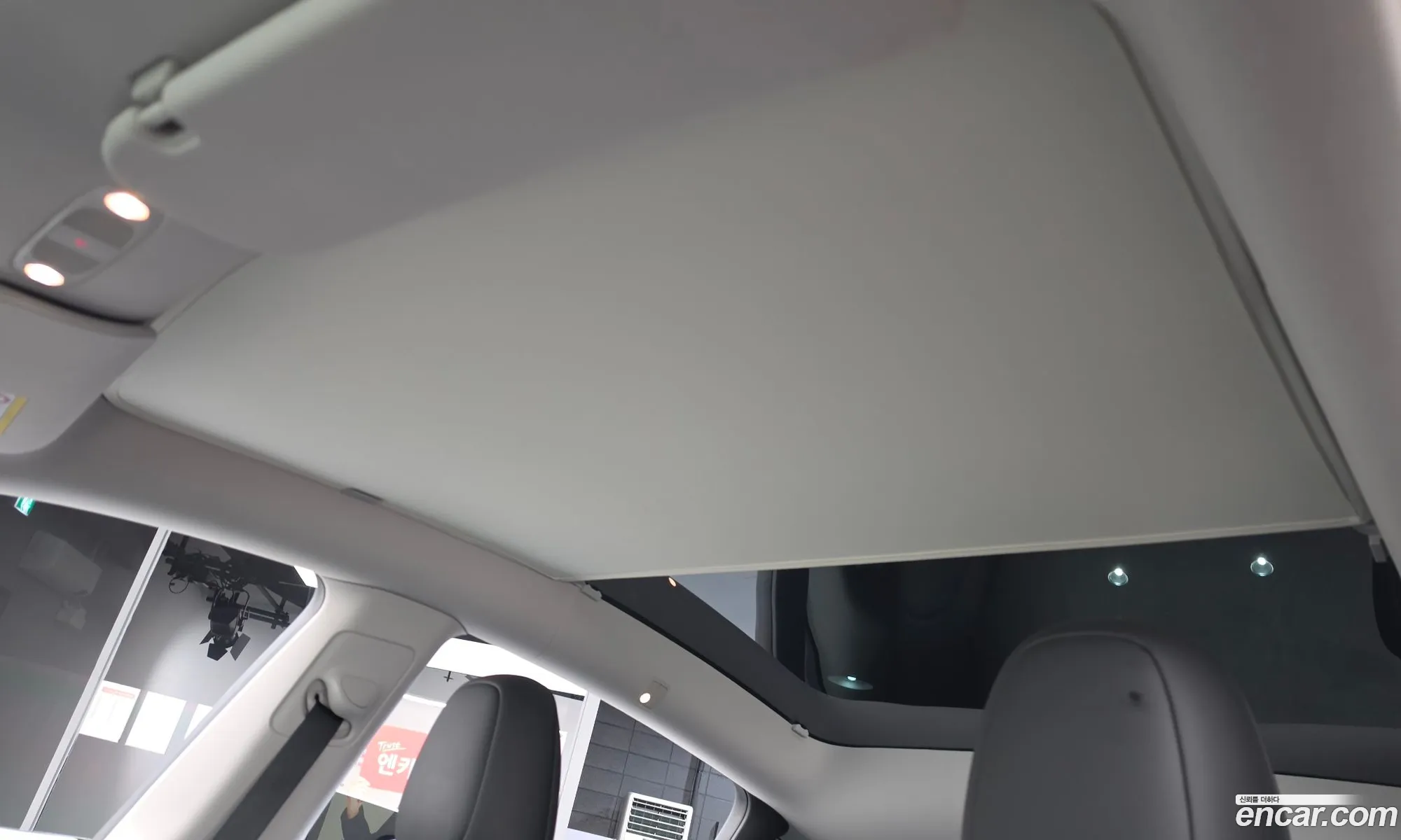 Tesla Model Y 2023 LRWYGCFS5PC103798 — 3