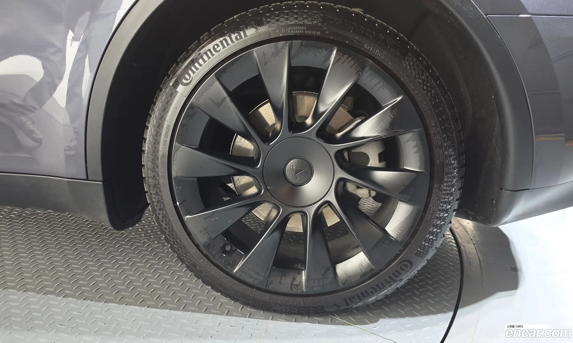 Tesla Model Y 2023 LRWYGCFS5PC103798 — 22