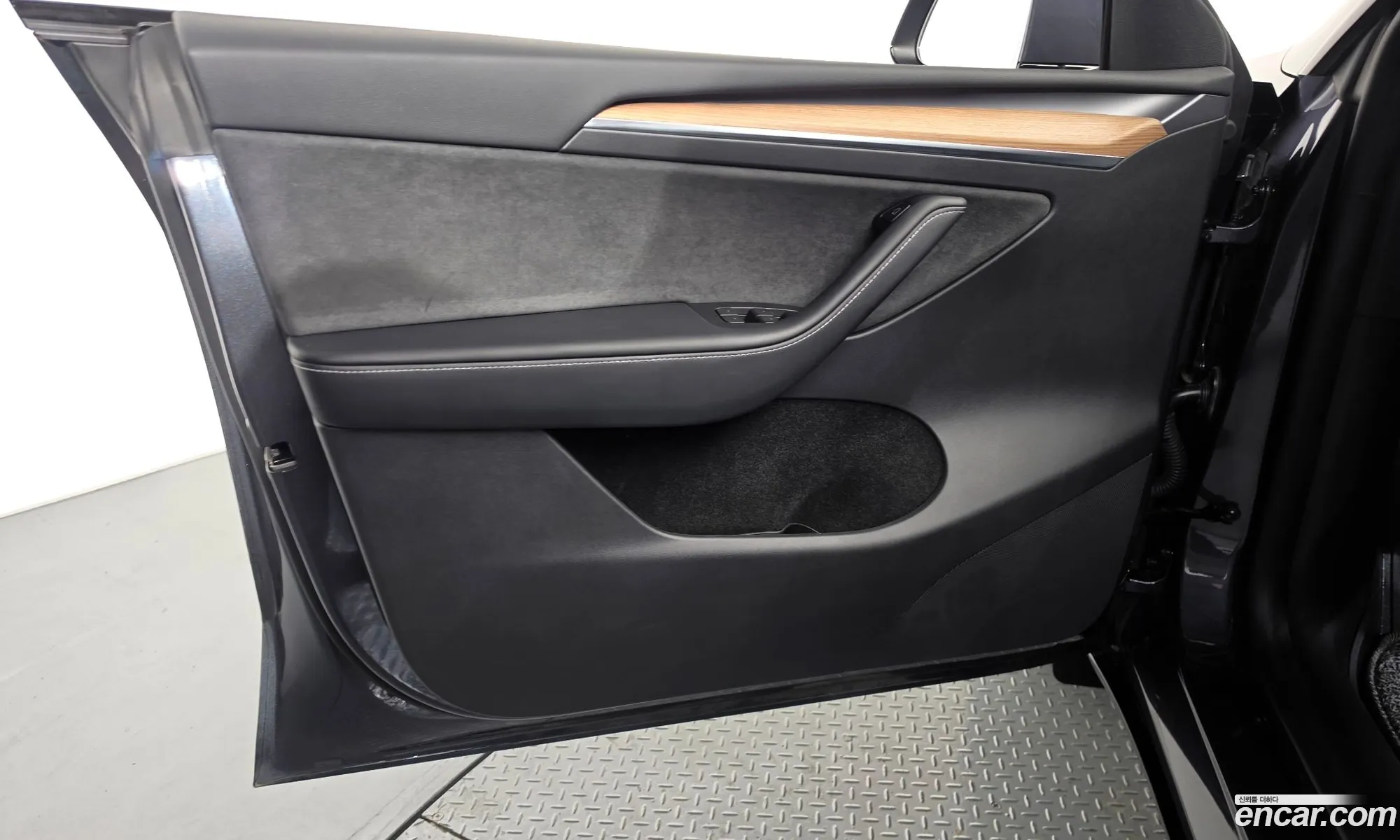 Tesla Model Y 2023 LRWYGCFS5PC103798 — 20