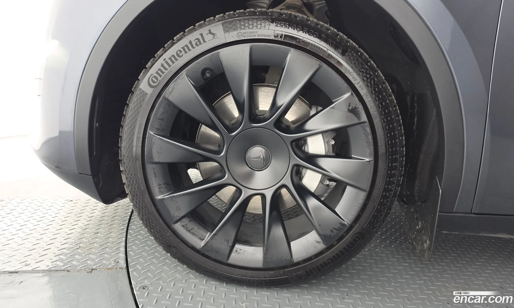 Tesla Model Y 2023 LRWYGCFS5PC103798 — 9