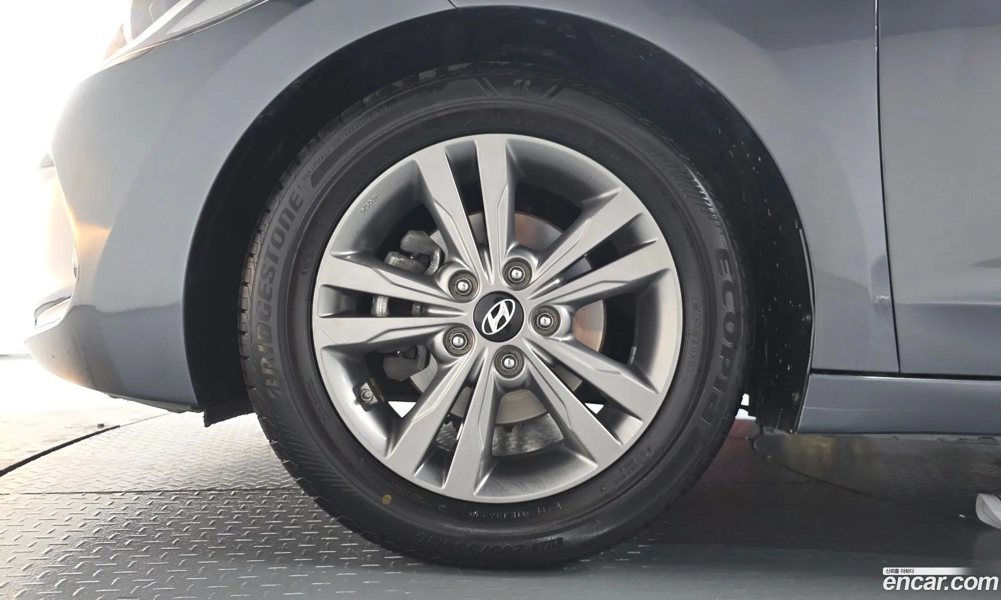 Hyundai Elantra AD 2017 — 13