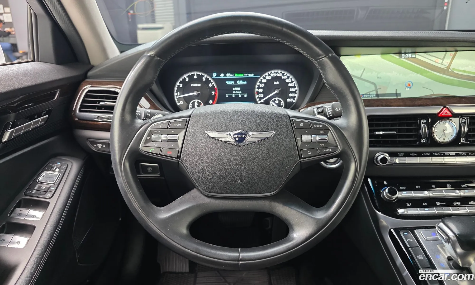 Genesis EQ900 2016 — 15