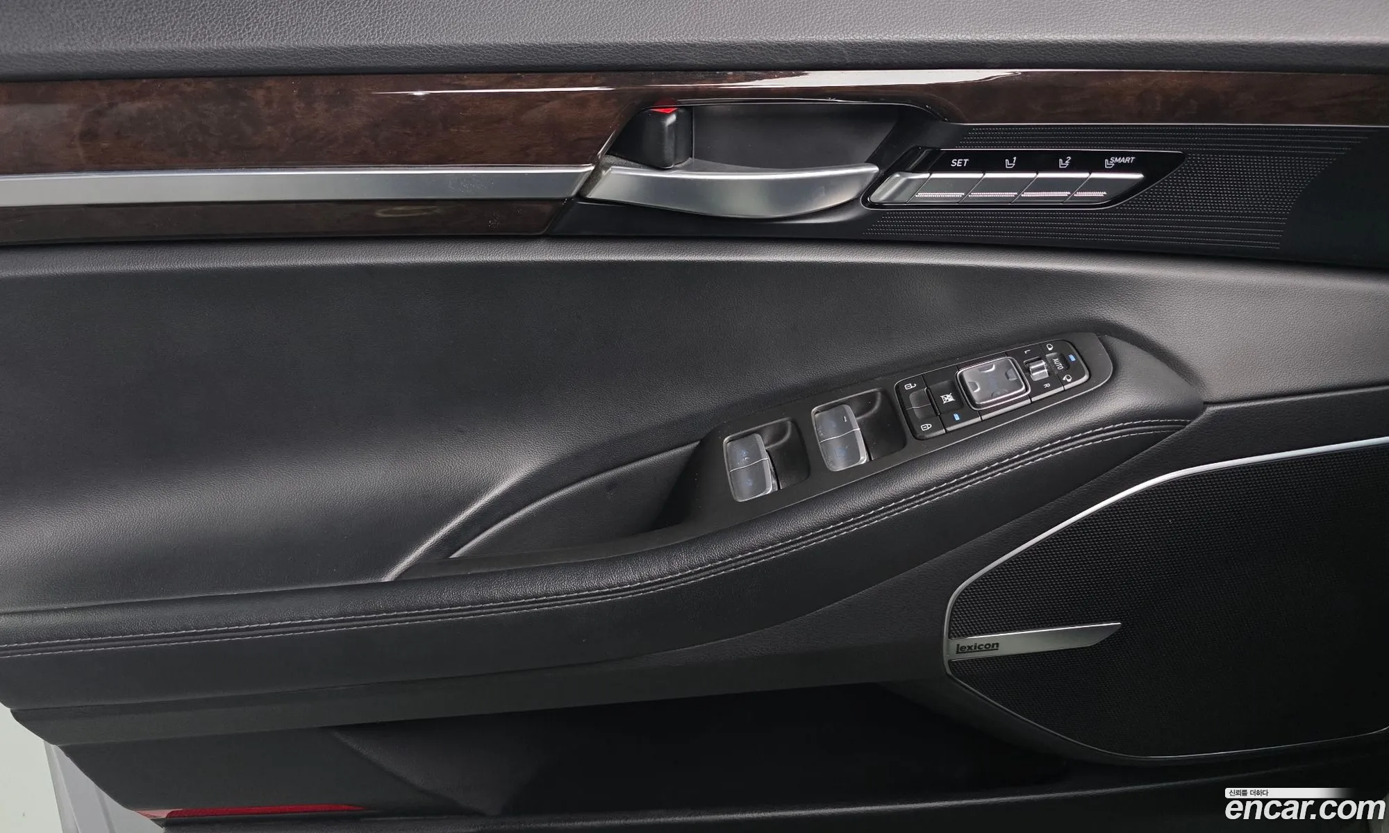 Genesis EQ900 2016 — 30