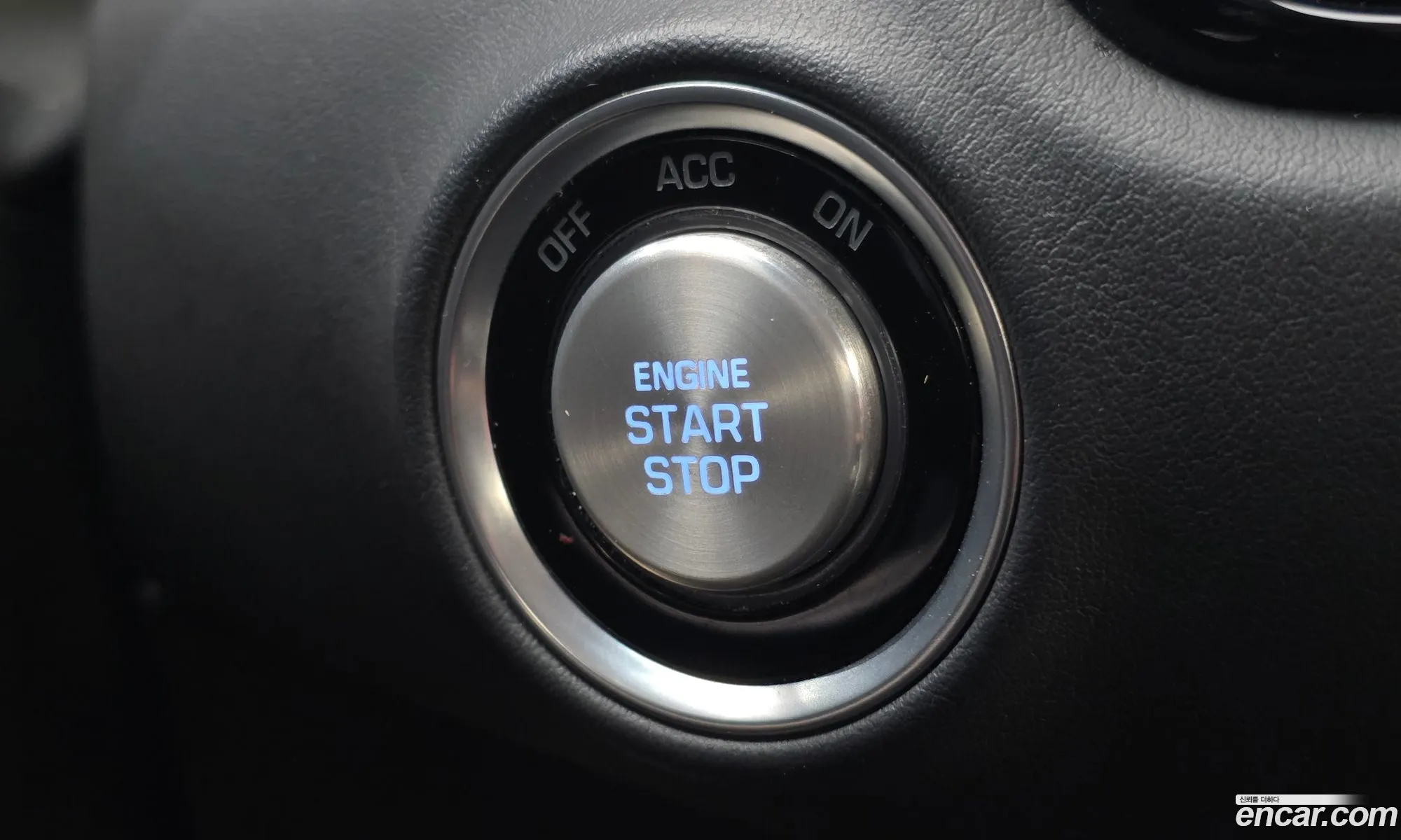 Genesis EQ900 2016 — 32
