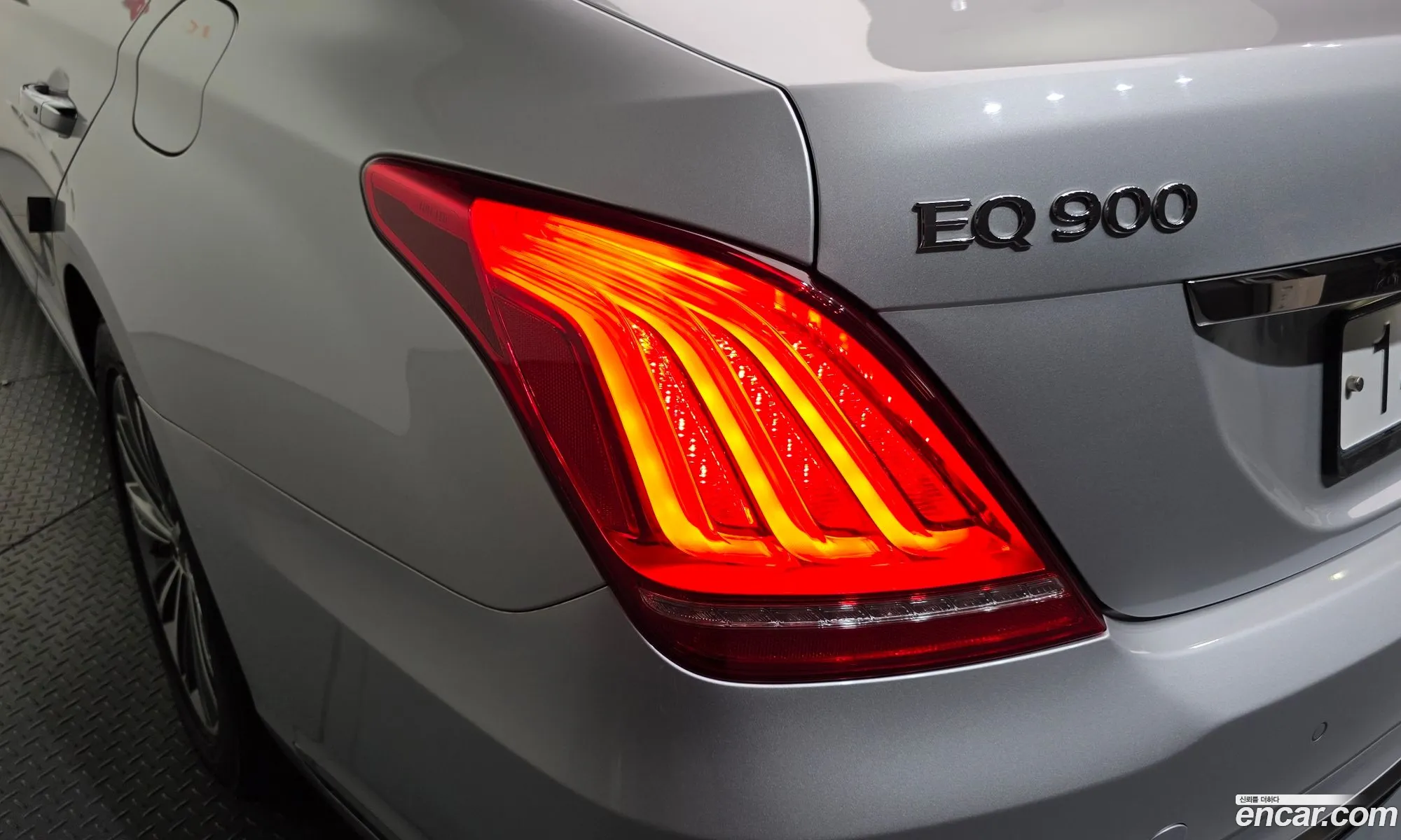 Genesis EQ900 2016 — 14