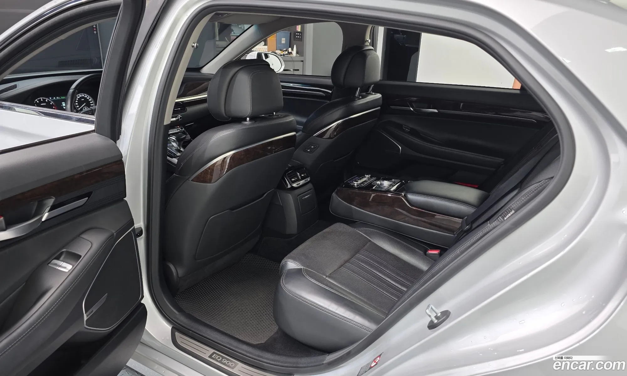 Genesis EQ900 2016 — 26