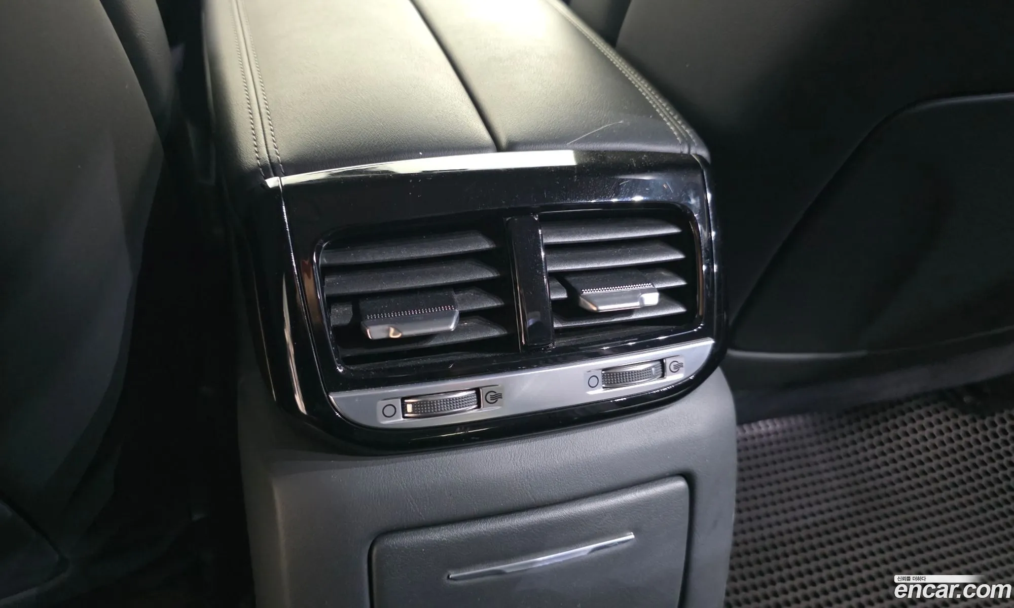 Genesis EQ900 2016 — 4
