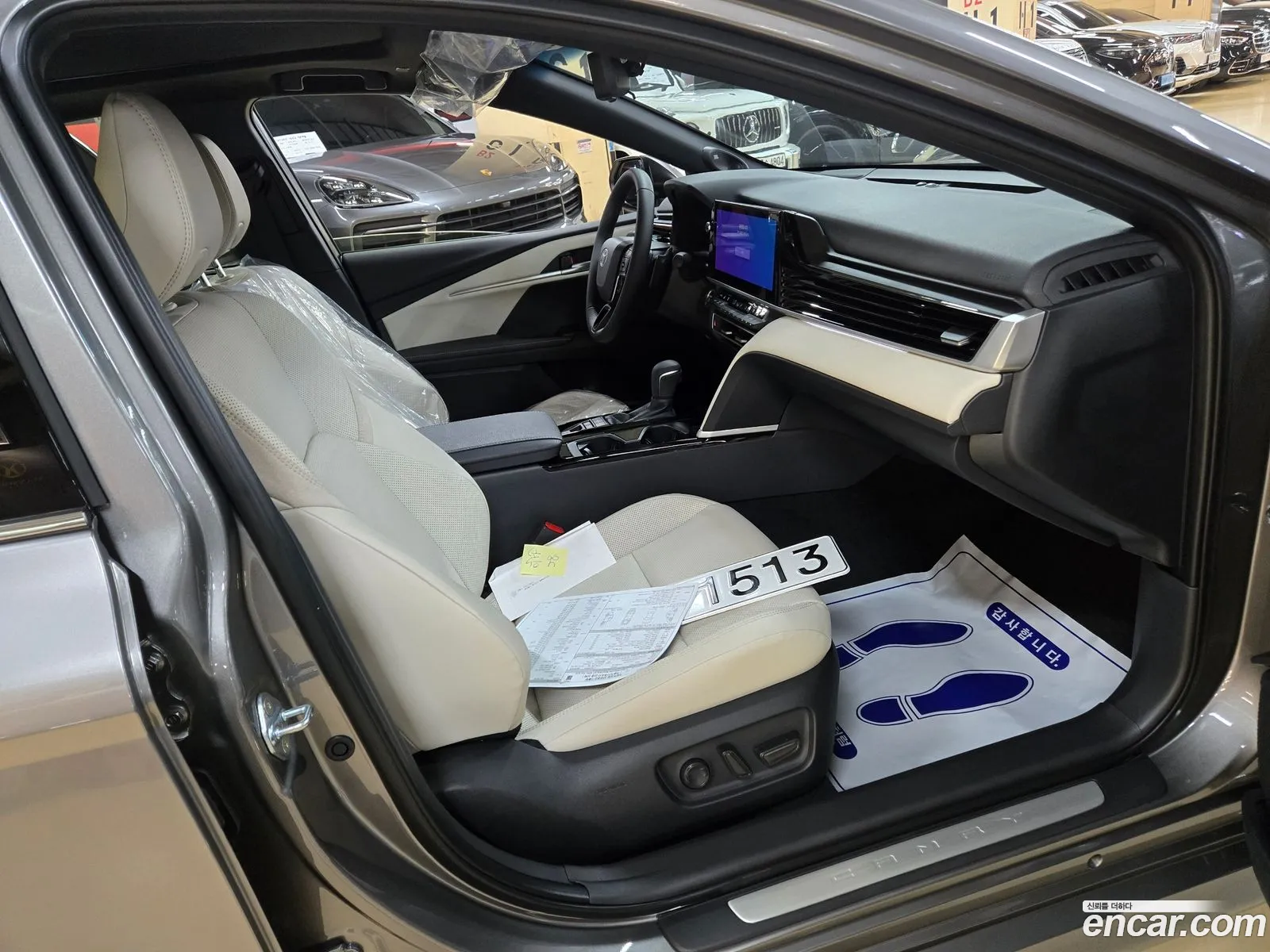 Toyota Camry 2026 — 17