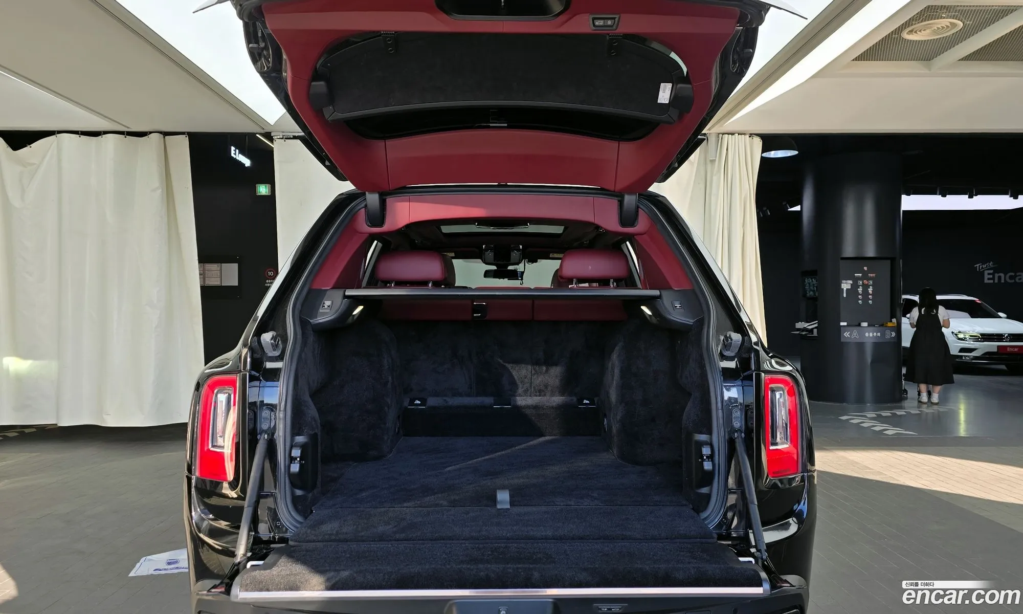 Rolls-Royce Cullinan 2019 SCA689X08KU110438 — 14