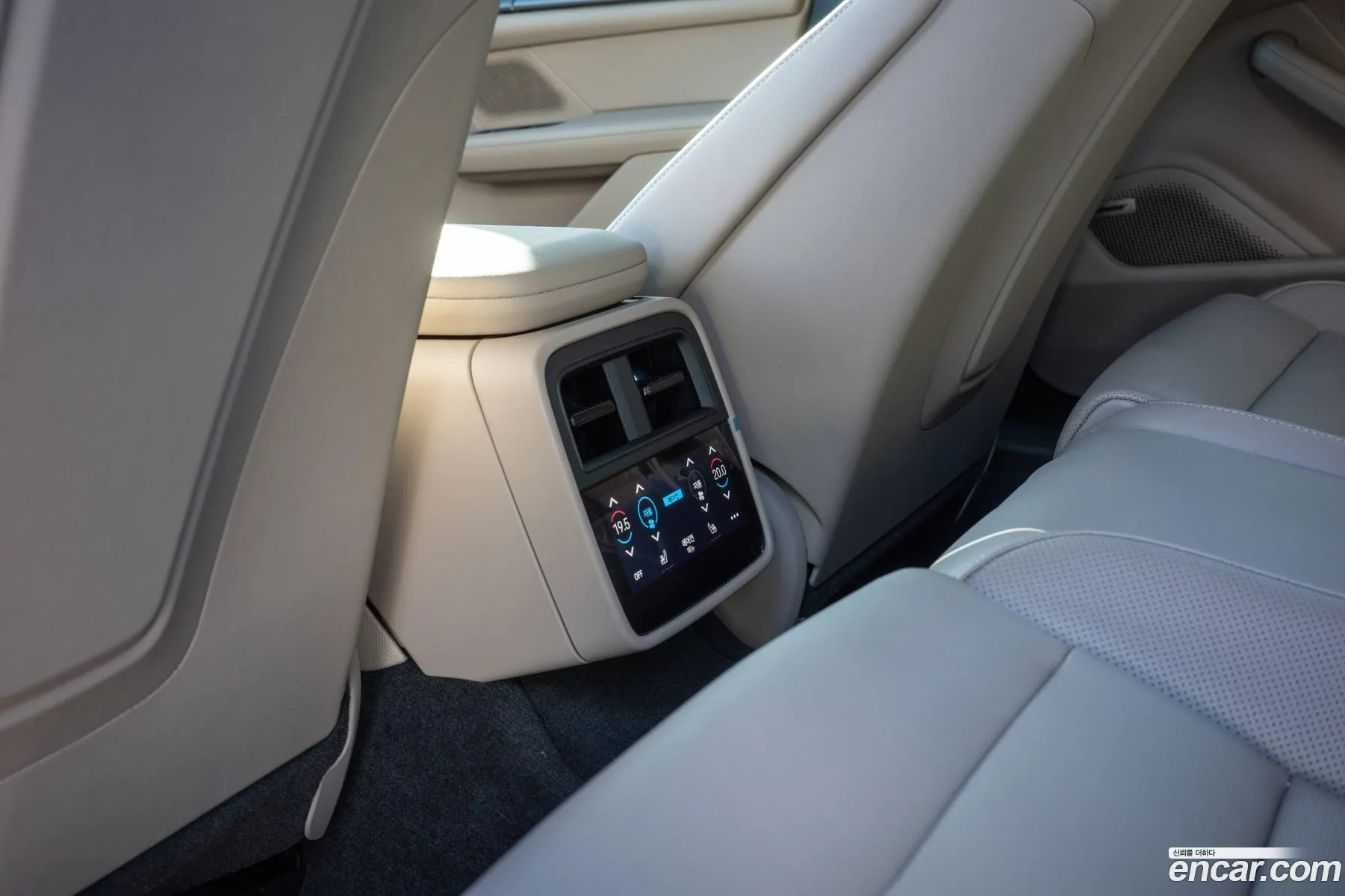 Porsche Taycan 2026 — 12