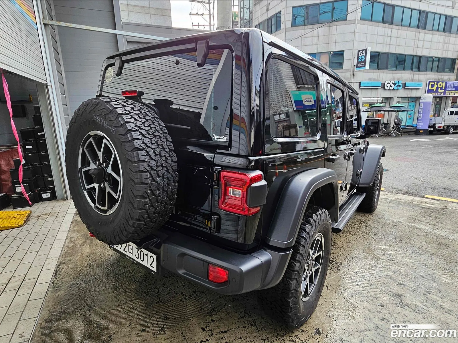 Jeep Wrangler 2025 — 4