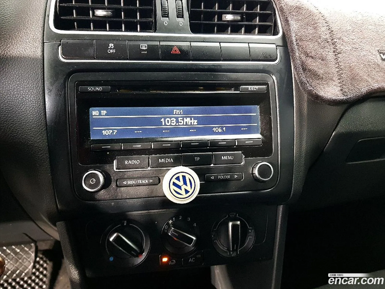 Volkswagen Polo 2013 — 14