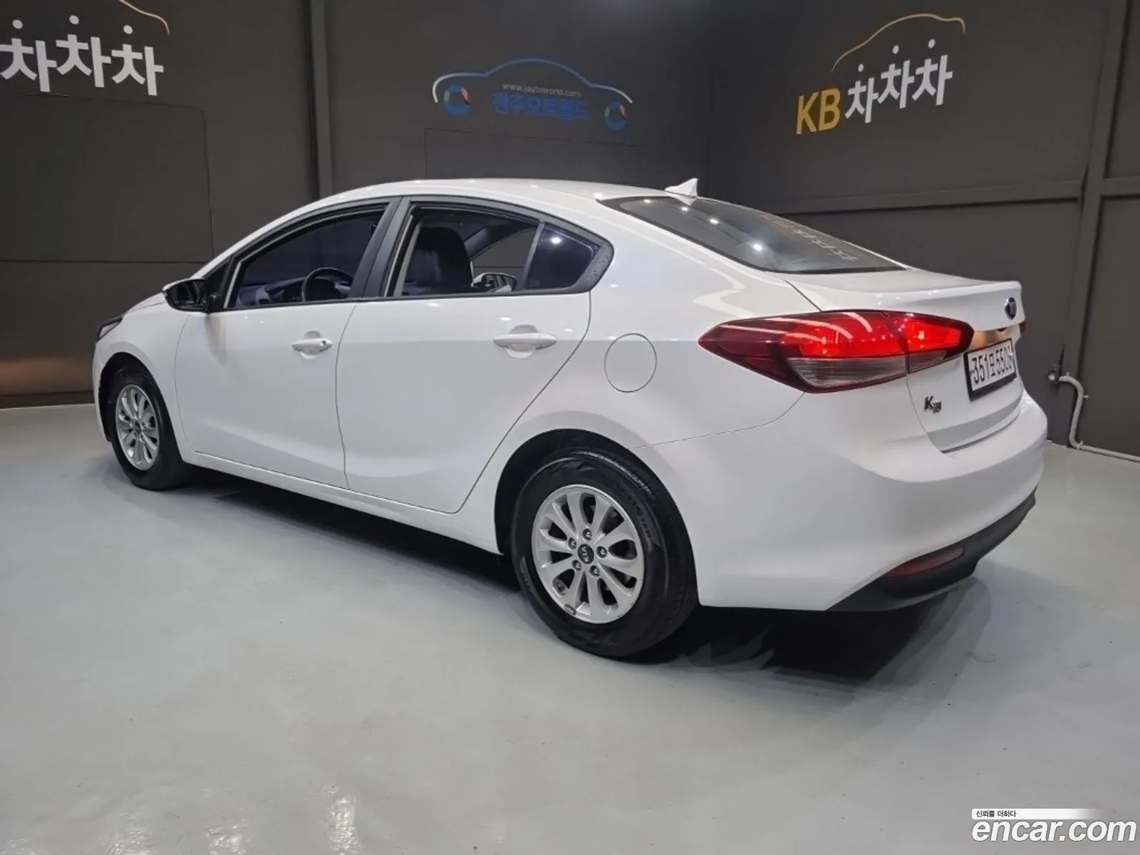 Kia K3 2017 — 10