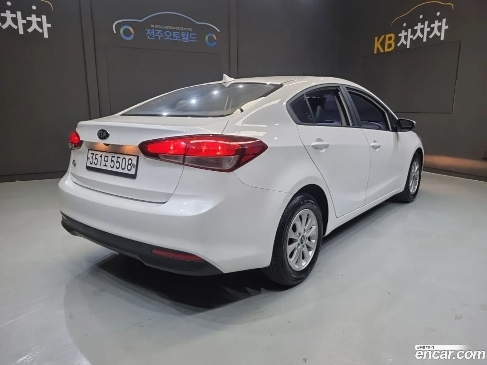 Kia K3 2017 — 11