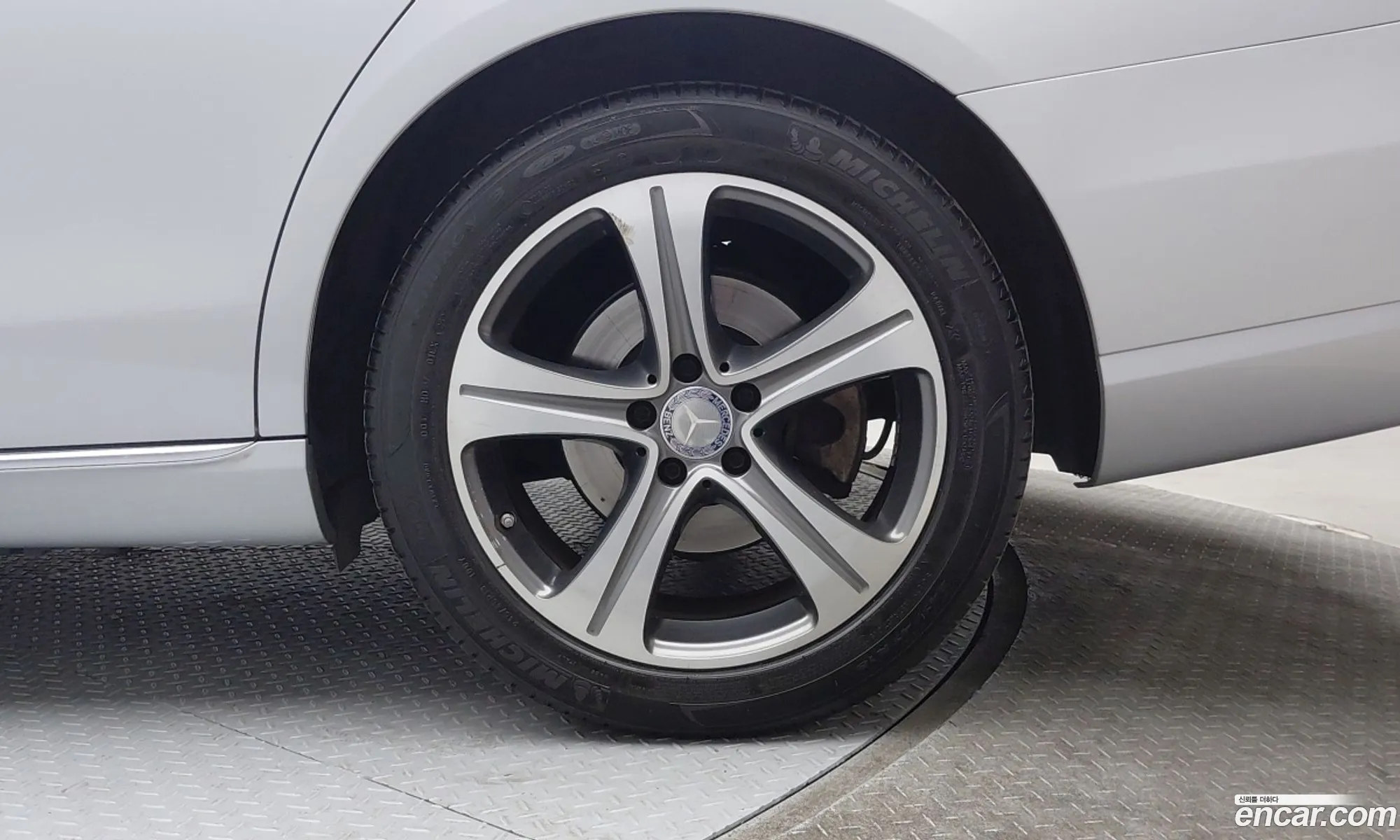 Mercedes-Benz E-Class W213 2016 — 14