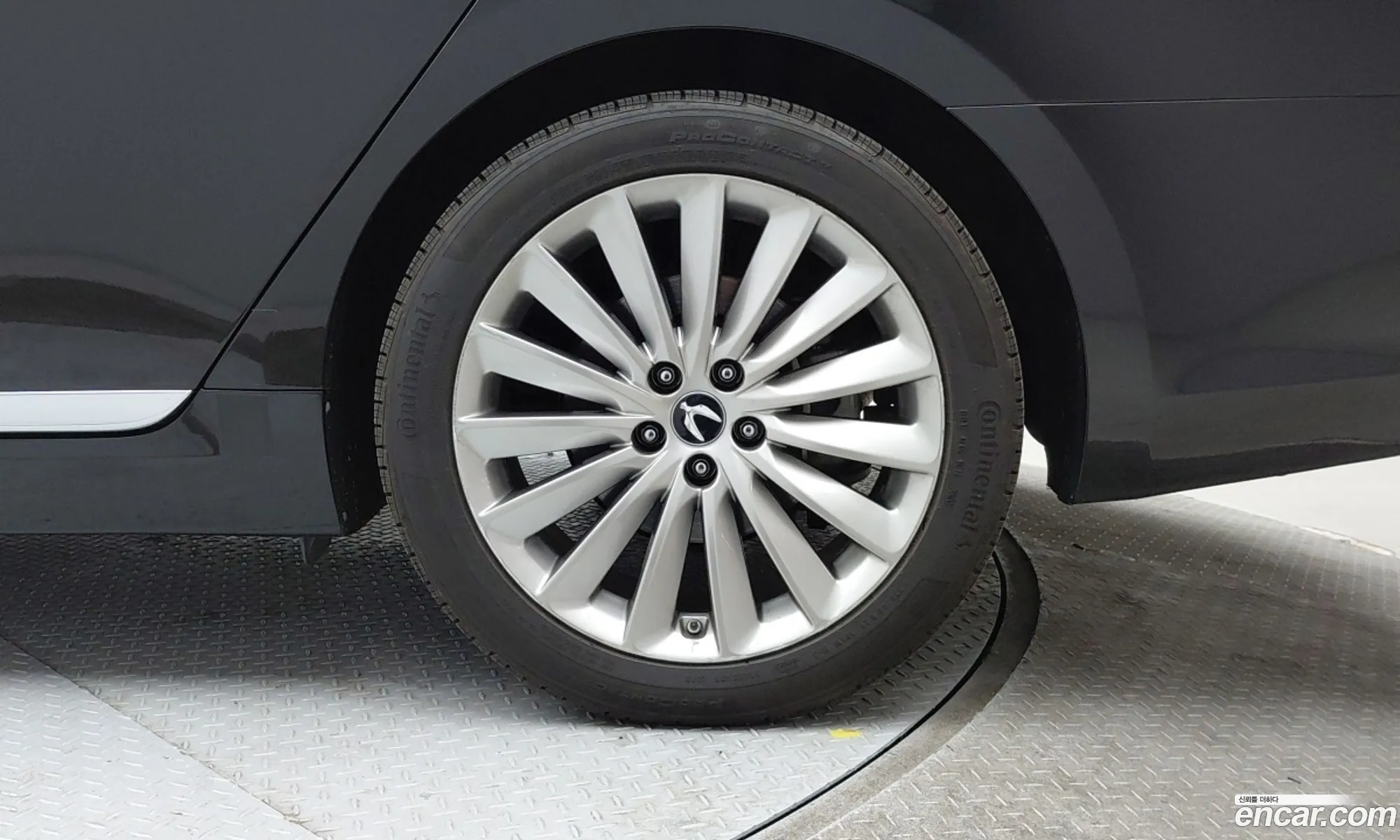 Hyundai Equus 2013 — 16