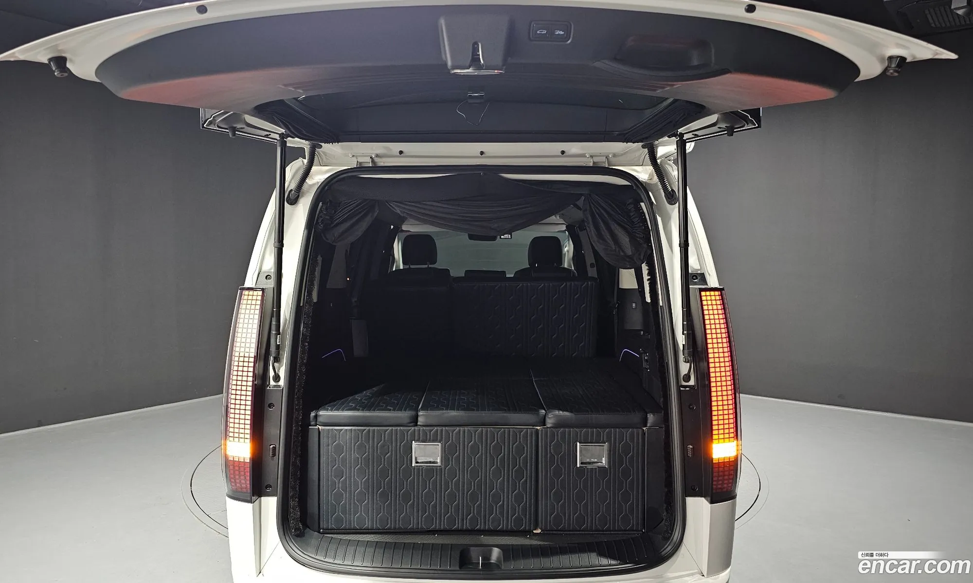 Hyundai Staria 2022 — 32