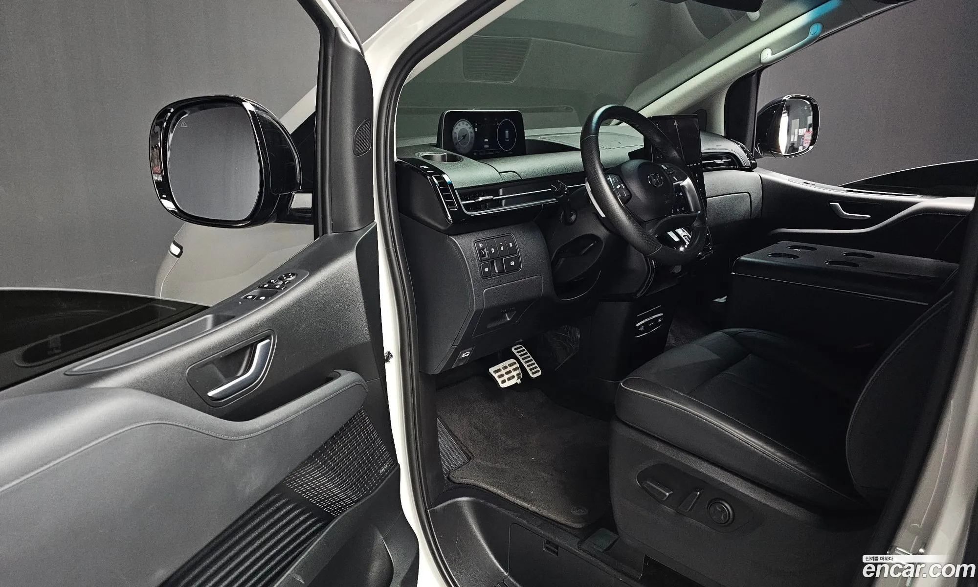 Hyundai Staria 2022 — 35