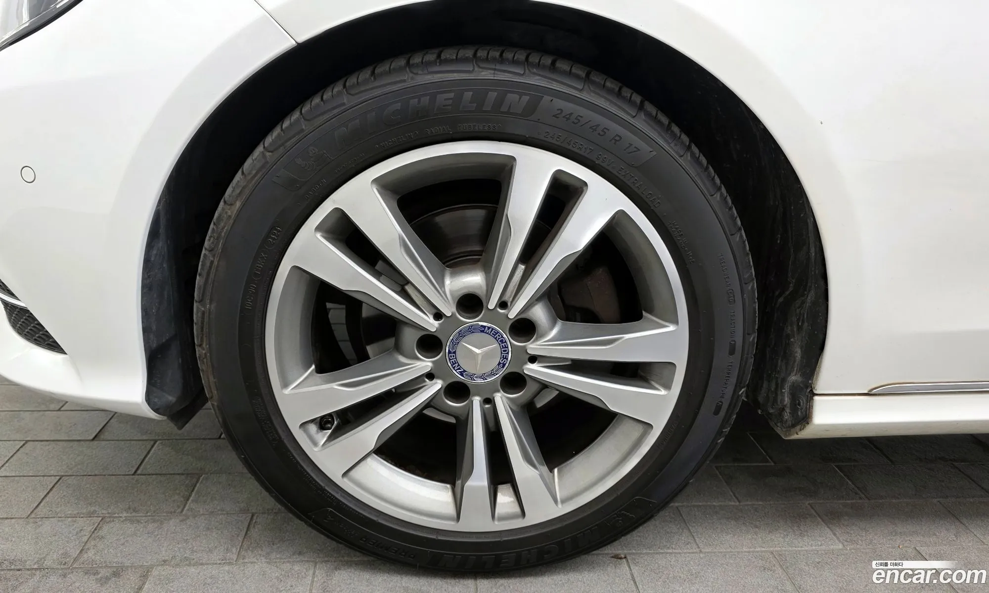 Mercedes-Benz E-Class W212 2014 WDDHF0CB5EB057990 — 8