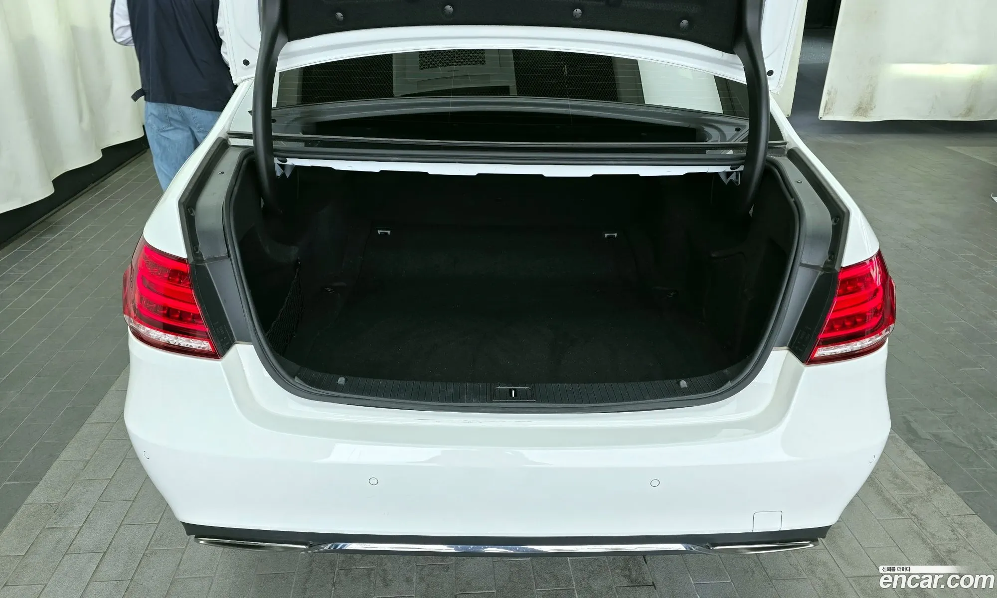 Mercedes-Benz E-Class W212 2014 WDDHF0CB5EB057990 — 5
