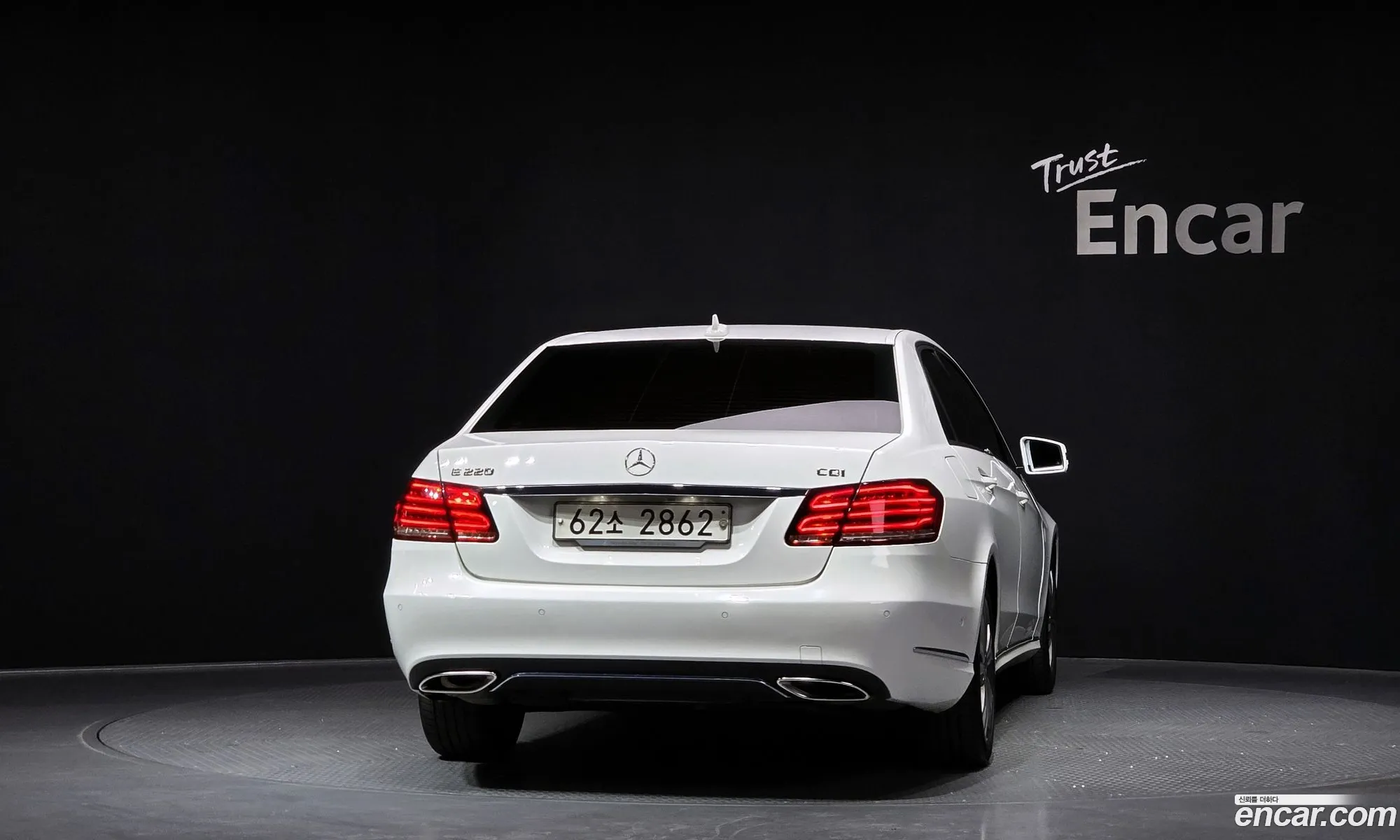 Mercedes-Benz E-Class W212 2014 WDDHF0CB5EB057990 — 9