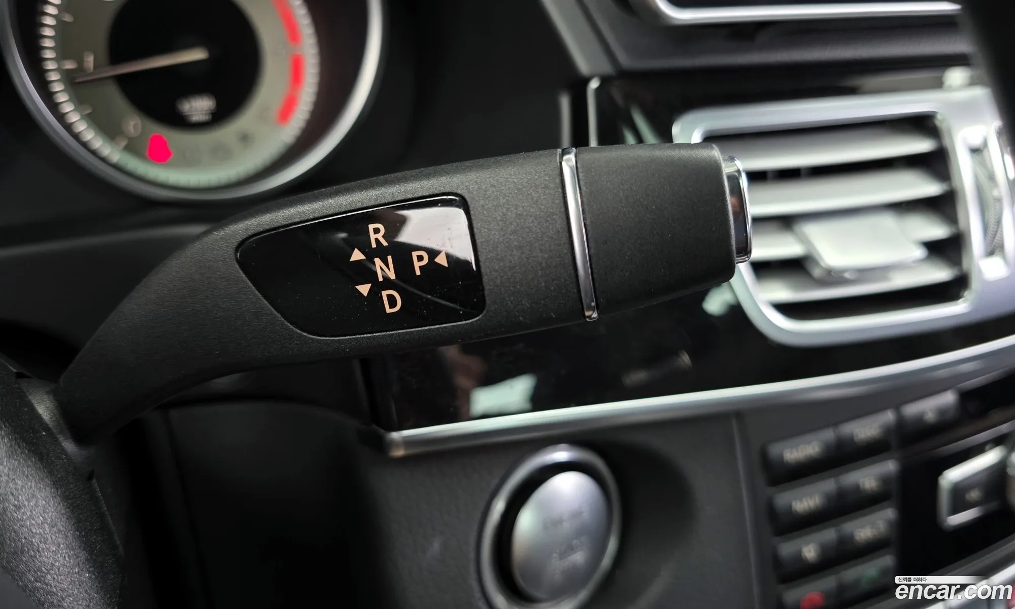 Mercedes-Benz E-Class W212 2014 WDDHF0CB5EB057990 — 13