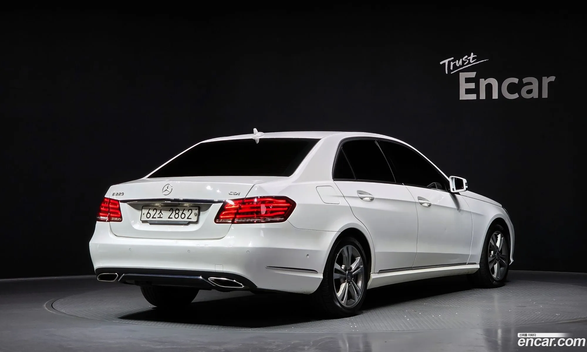 Mercedes-Benz E-Class W212 2014 WDDHF0CB5EB057990 — 16