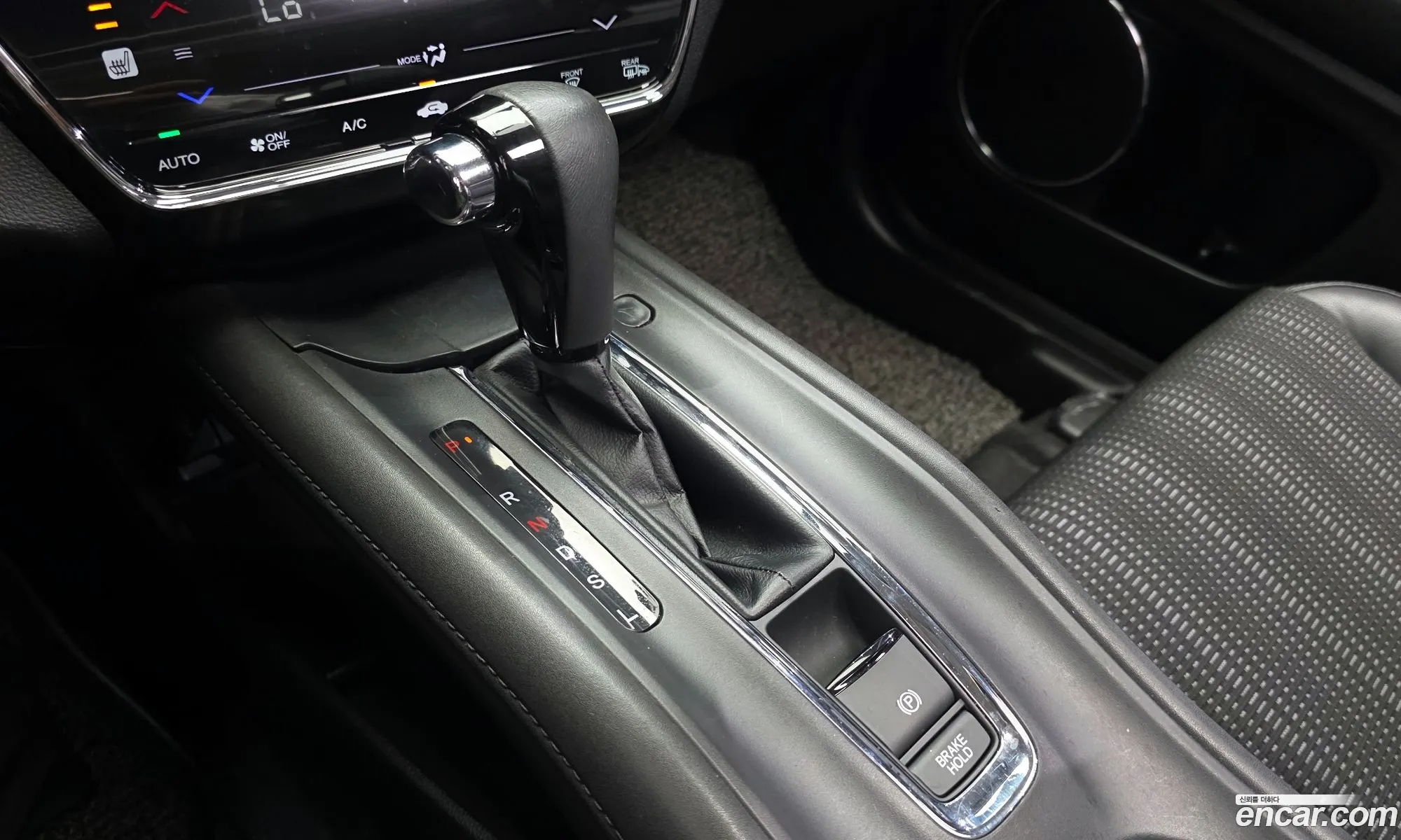 Honda HR-V 2016 3HGRU5850GM200040 — 17