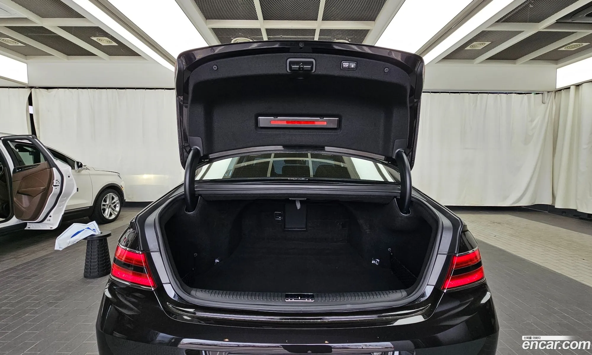 Genesis G90 2018 — 31