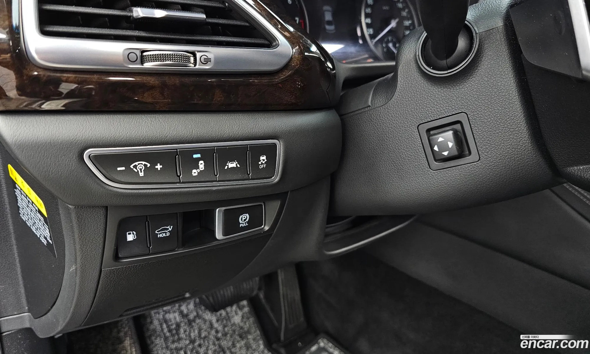 Genesis G90 2018 — 27