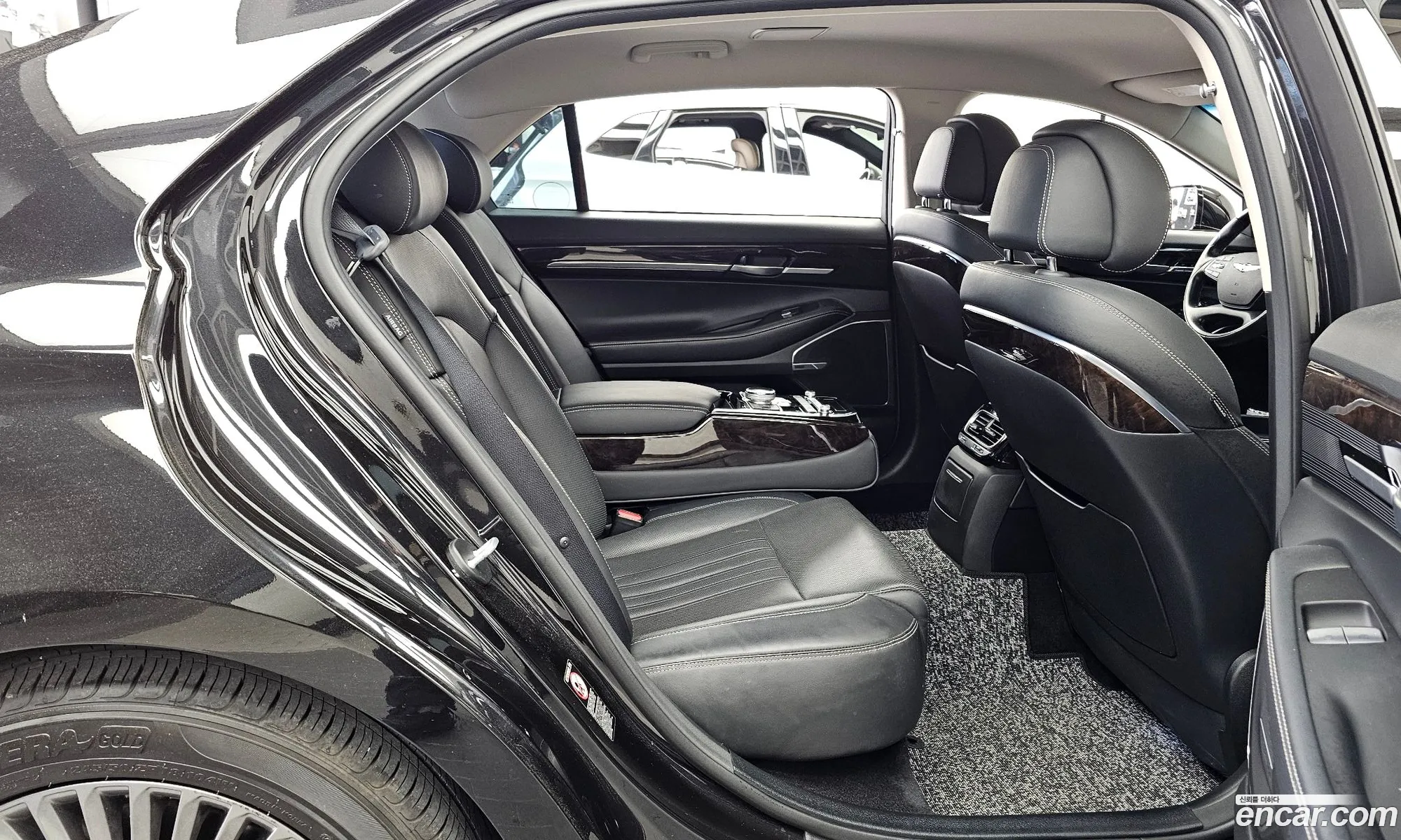Genesis G90 2018 — 33