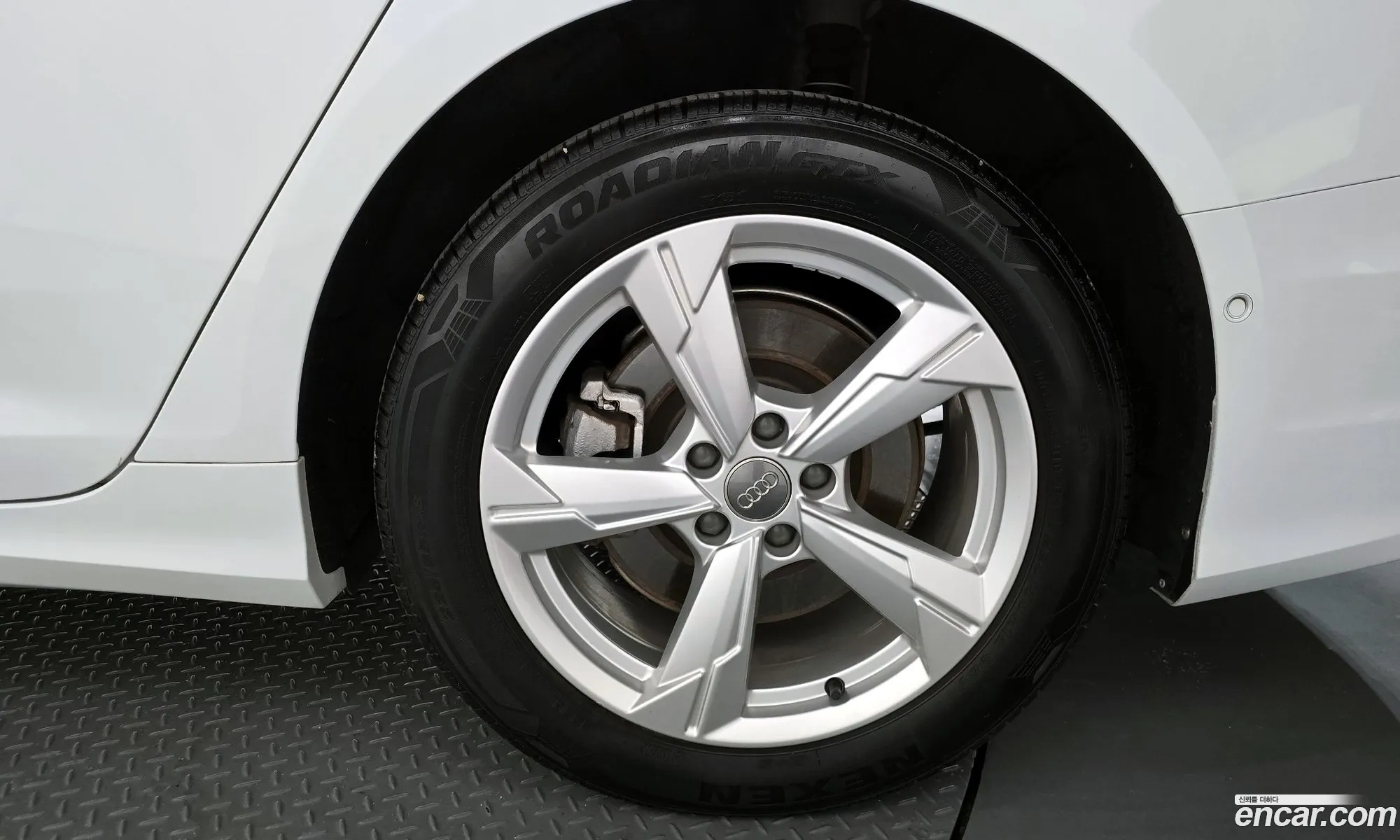 Audi A6 2020 WAUZZZF26LN075980 — 25