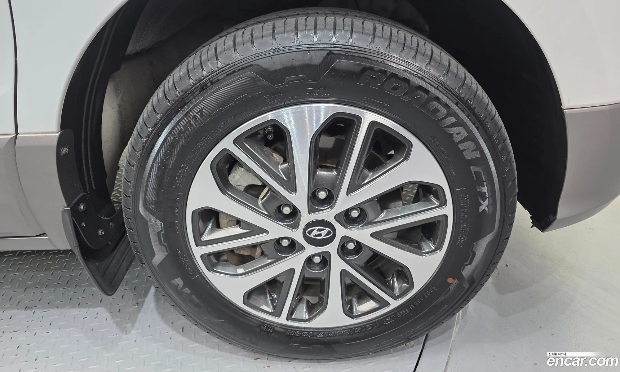 Hyundai Grand Starex 2018 — 28