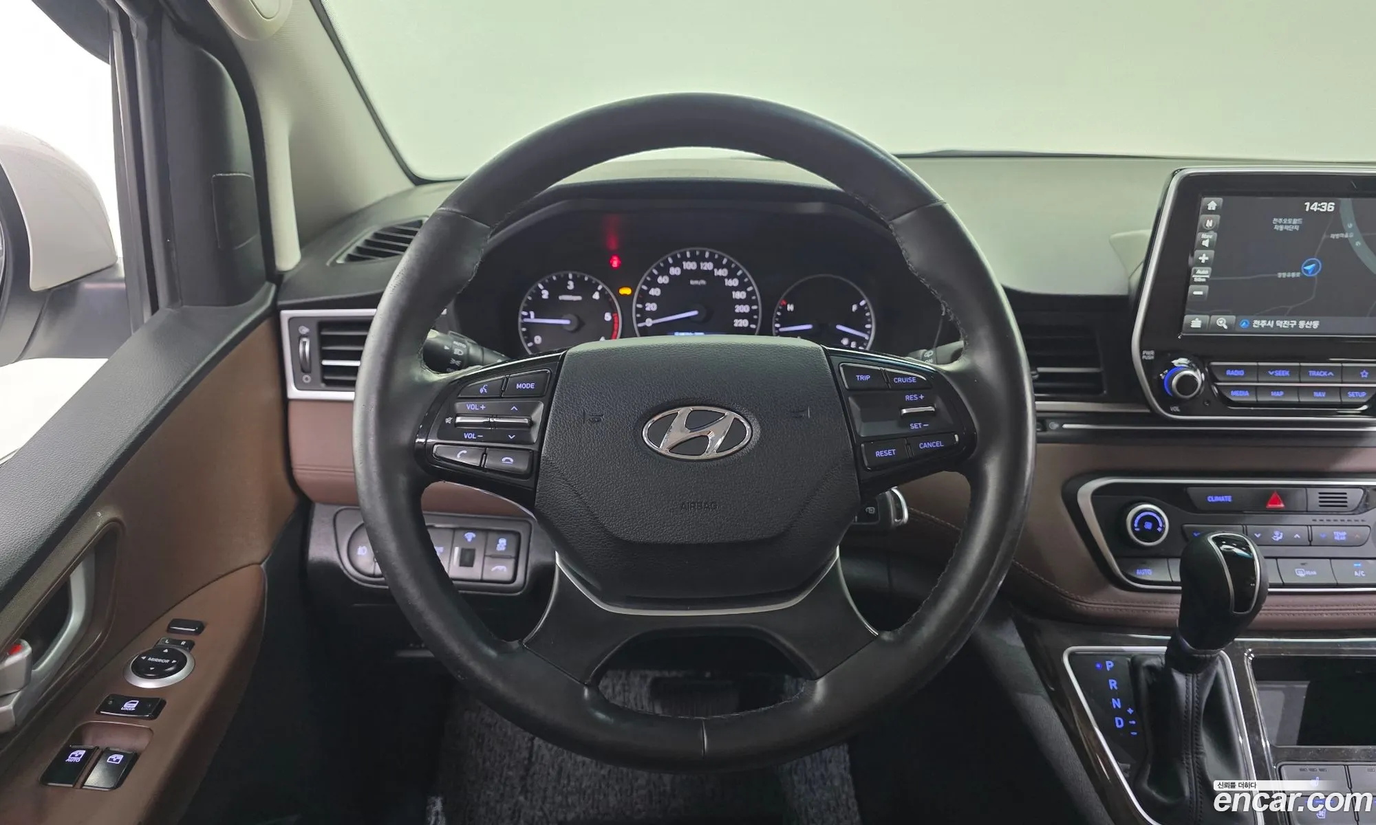 Hyundai Grand Starex 2018 — 17