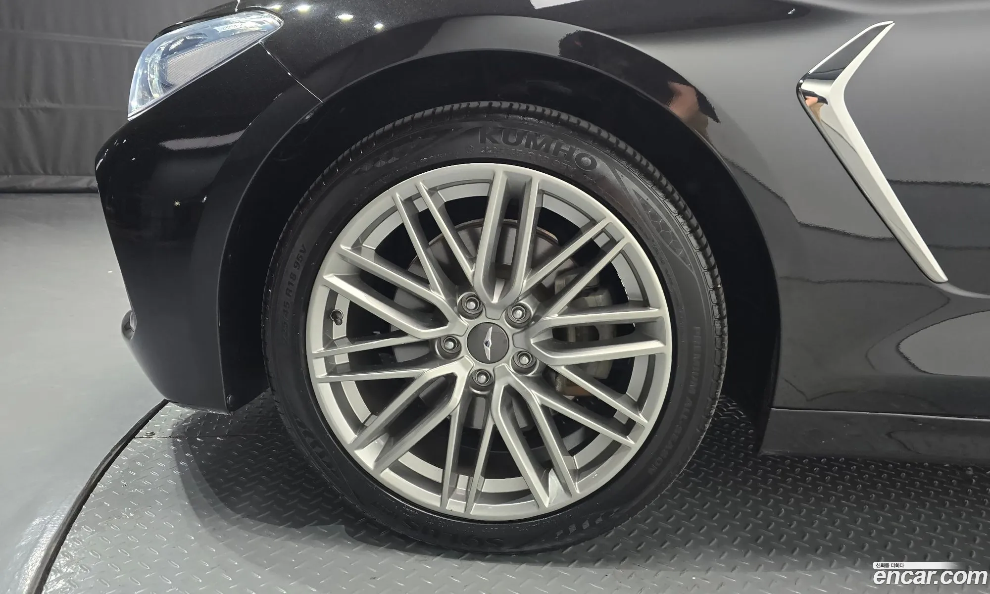Genesis G70 2019 KMTG441BDKU038445 — 14