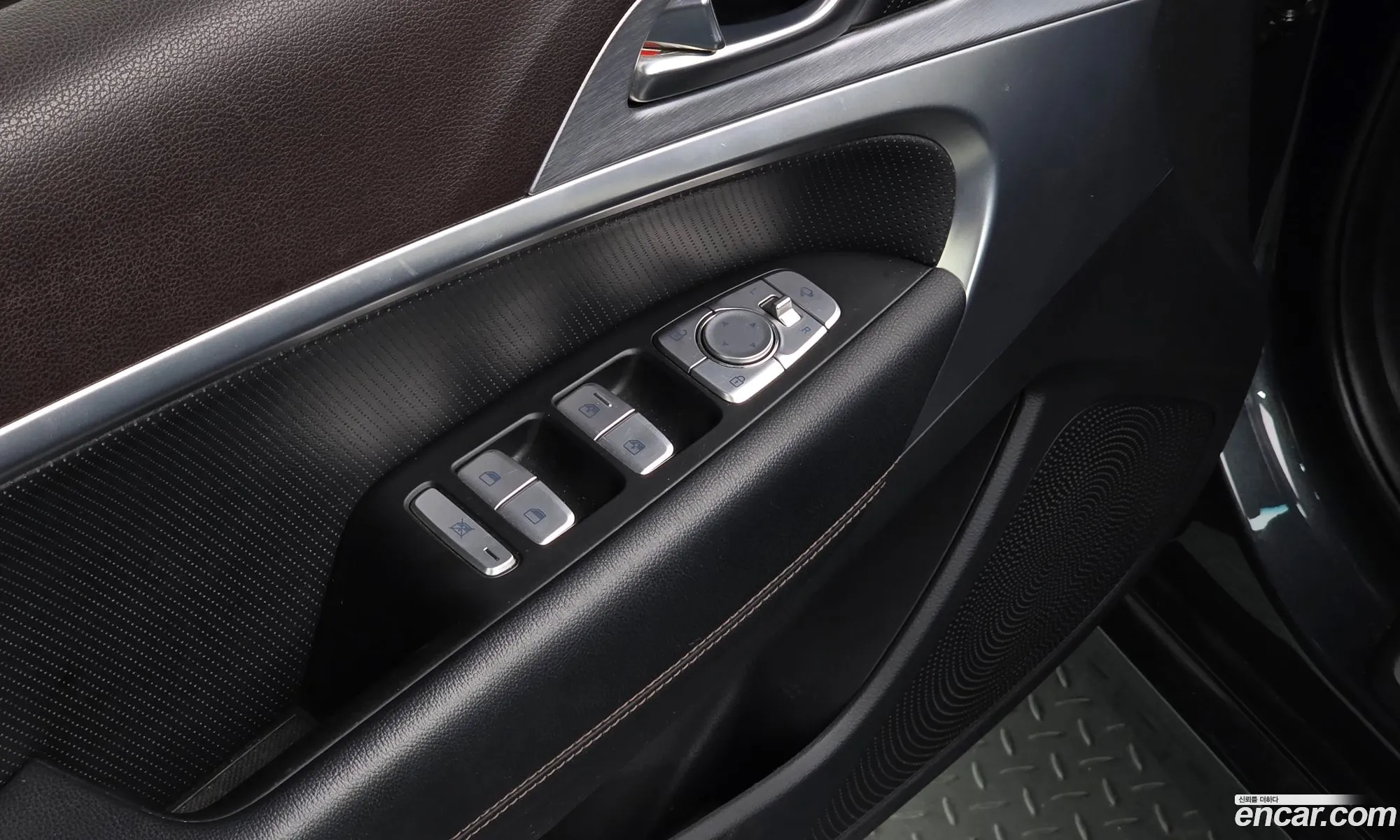 Genesis G70 2019 — 25