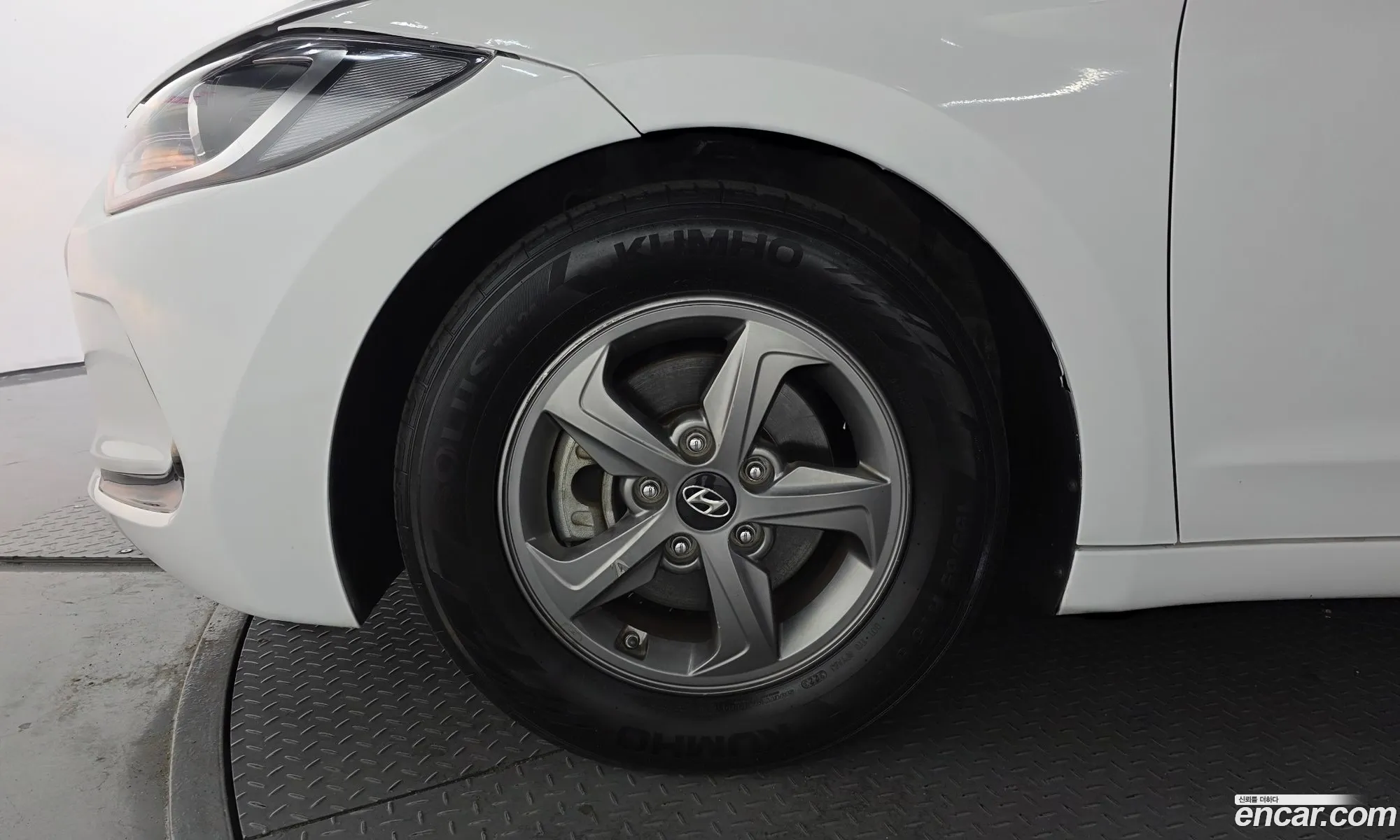 Hyundai Elantra AD 2018 — 15